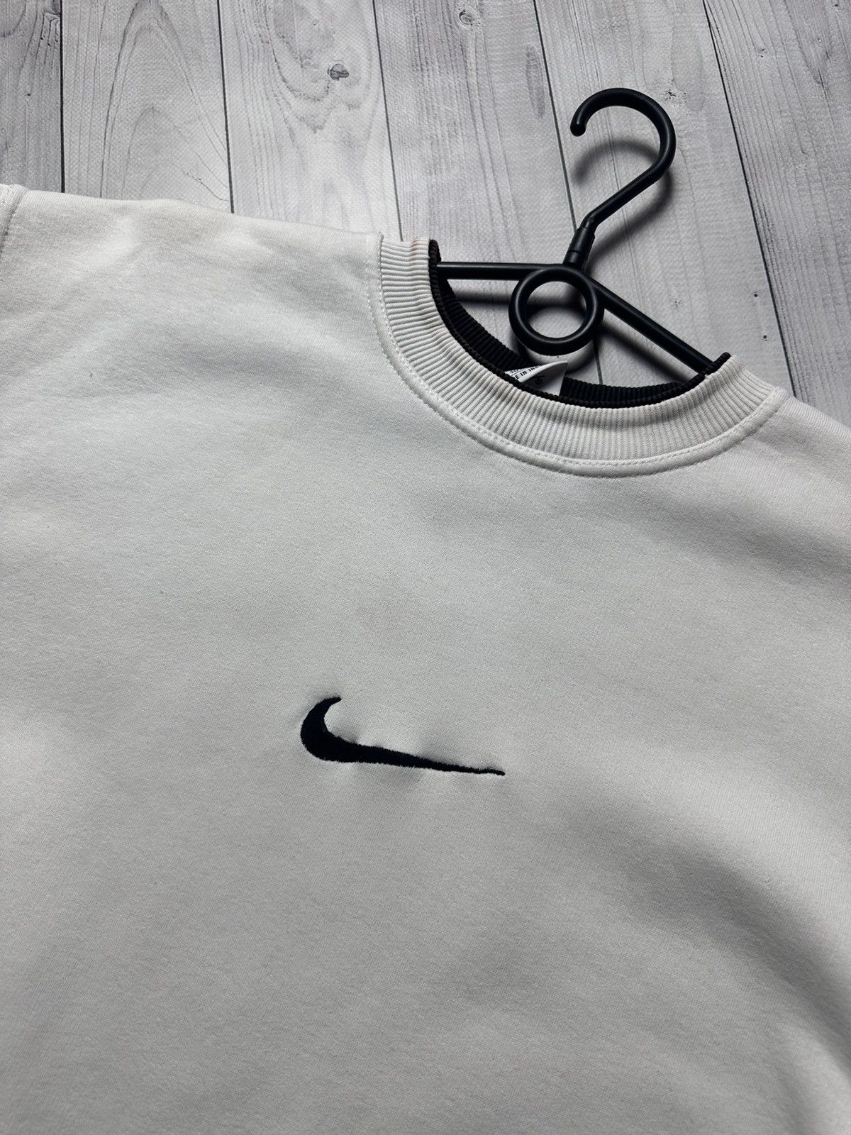 Vintage Vintage Nike sweatshirt logo white size M/L central swoosh Size US M / EU 48-50 / 2 - 4 Thumbnail