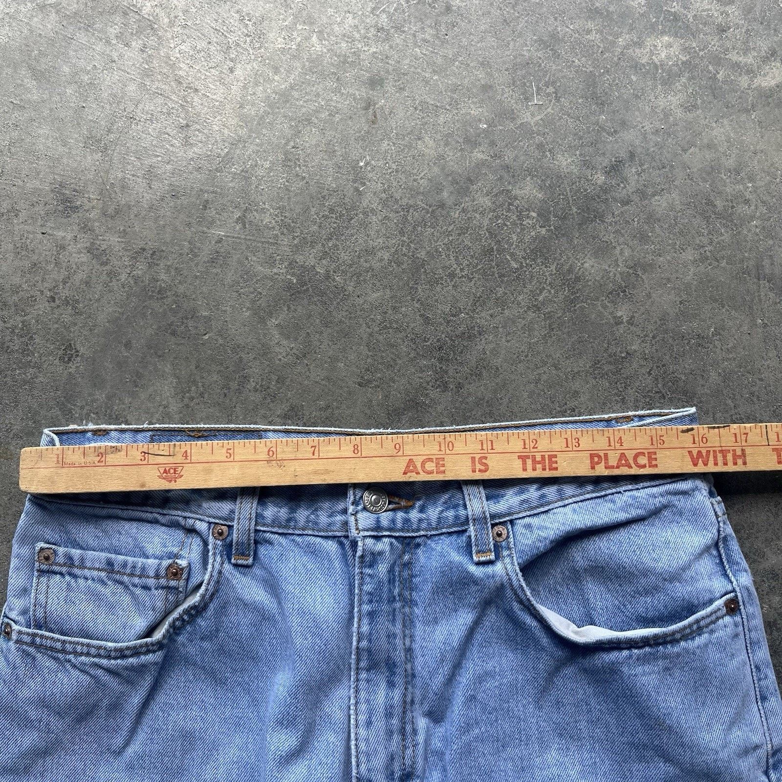 Levi's Vintage Levi’s 550 Jeans Mens 32 X 34 Light Wash Denim Relax Size US 32 / EU 48 - 7 Thumbnail
