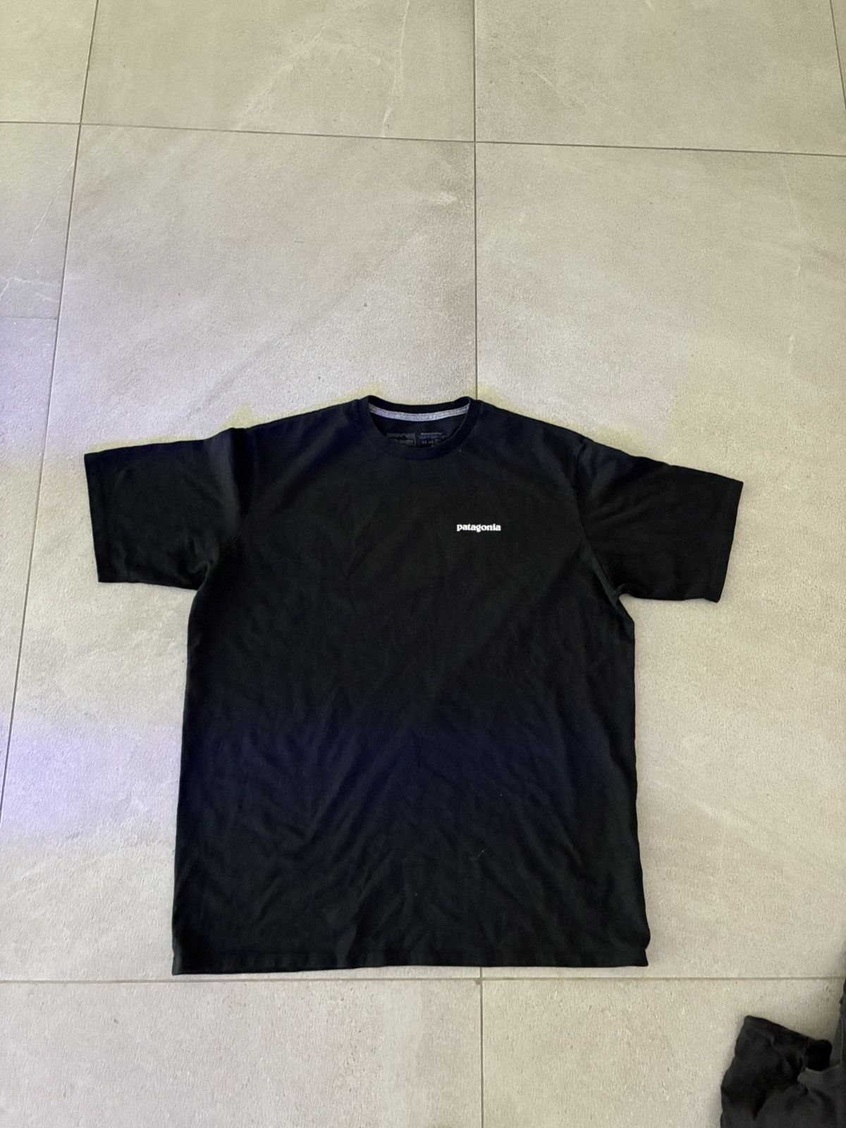 Patagonia Patagonia Black Logo Tee Back Graphic Size L Size US L / EU 52-54 / 3 - 2 Thumbnail