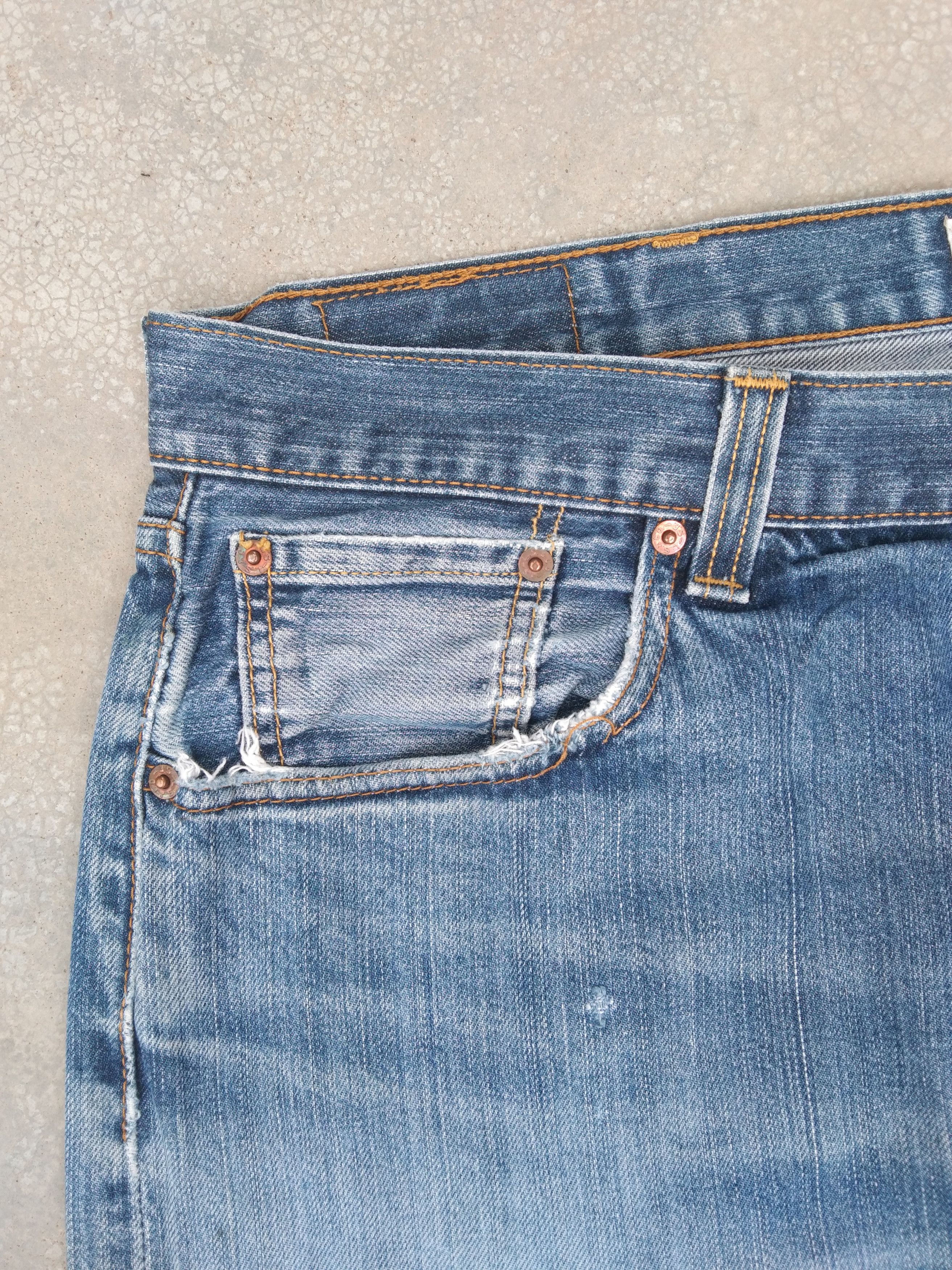 Levi's Vintage Levi's 501 Faded Blue Straight Leg Jeans 38x32 Size US 38 / EU 54 - 7 Thumbnail