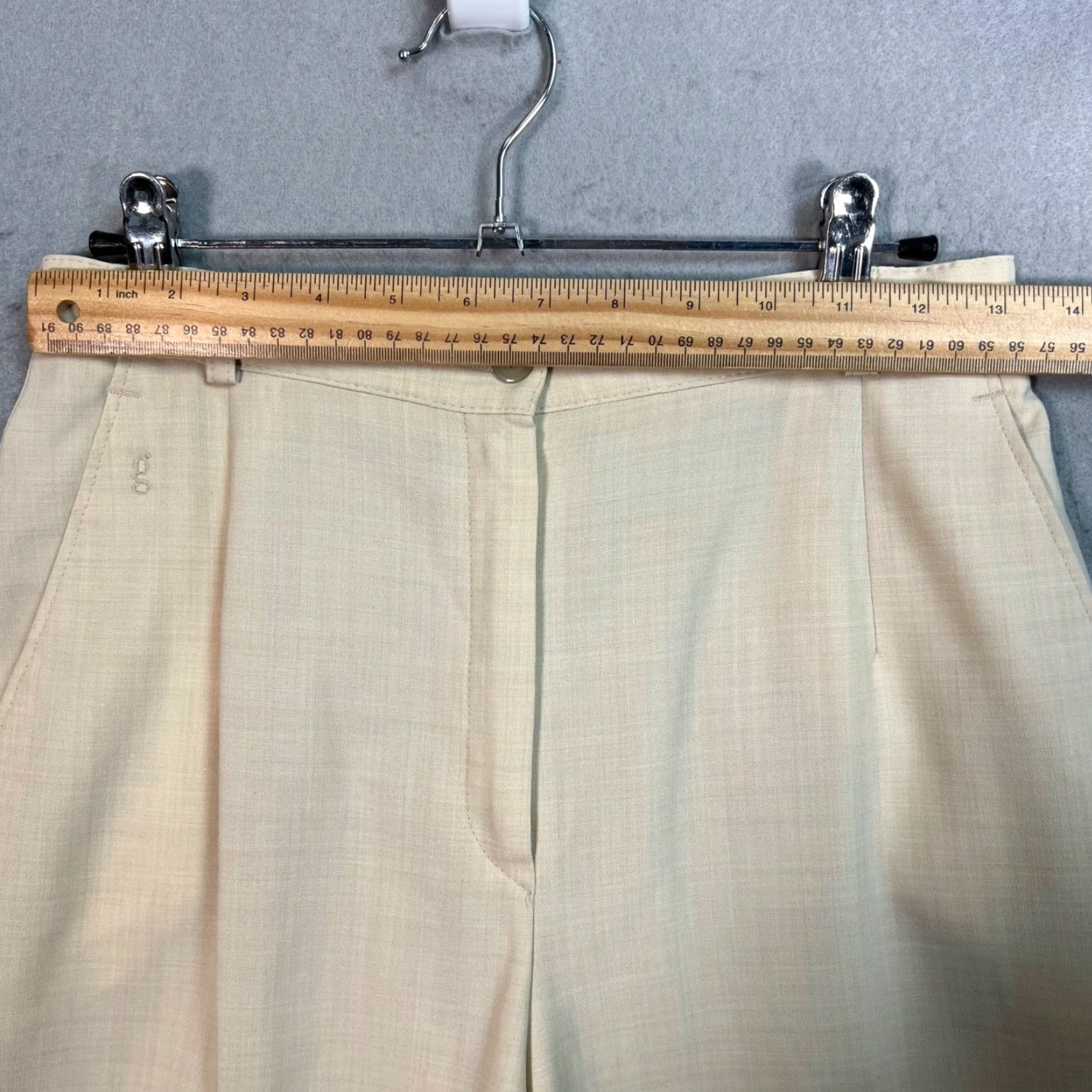 Vintage VINTAGE GARDEUR Womens Bermuda Shorts Chino Wool Blend Beige Size 10 UK Pleated High Rise 9 in Inseam Women's Shorts Mens? Size 32" / US 10 / IT 46 - 7 Thumbnail