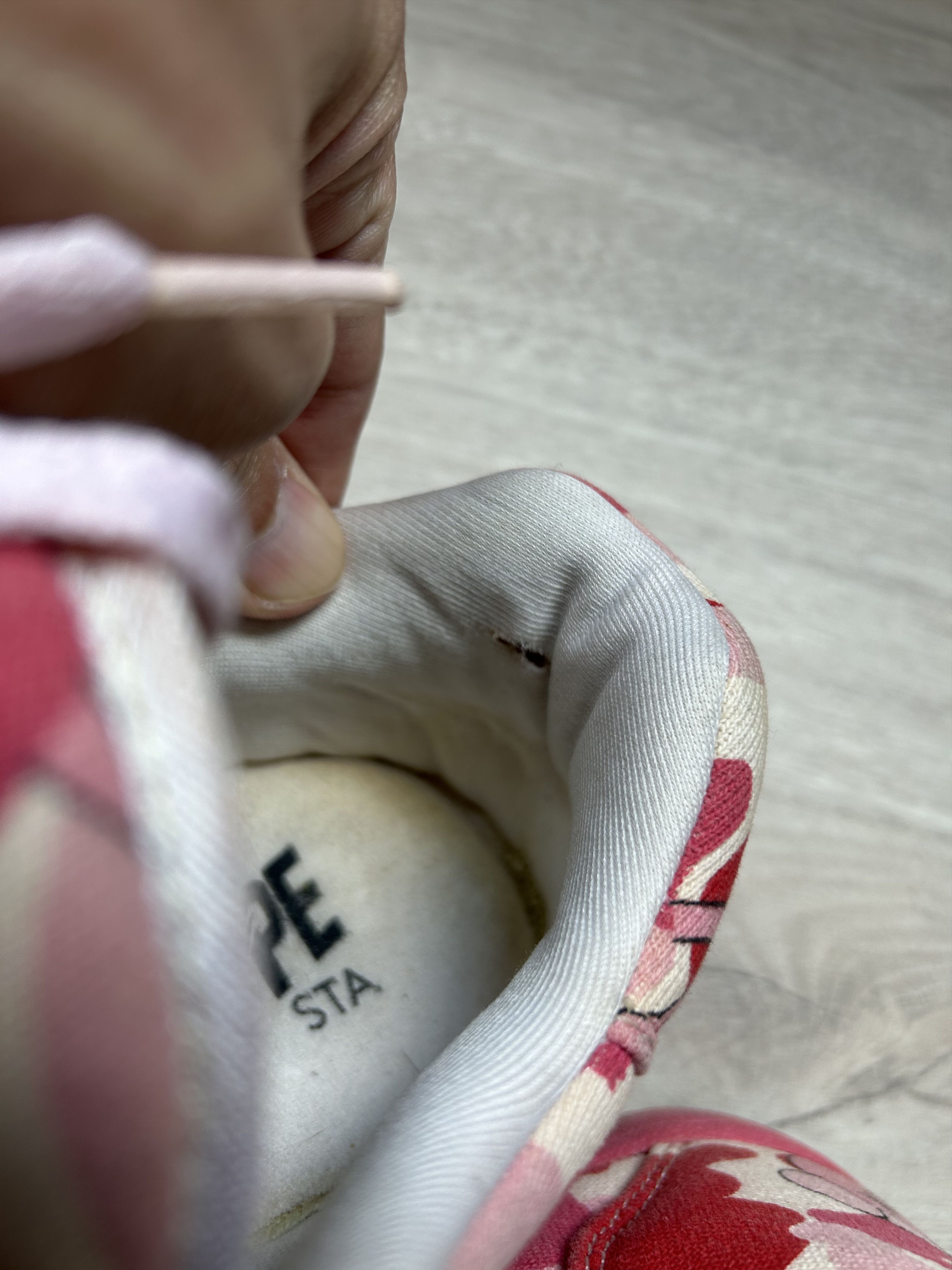 Bape × Kaws A Bathing Ape Skull Sta KAWS Pink Camo [11 US] Size US 11 / EU 44 - 13 Thumbnail