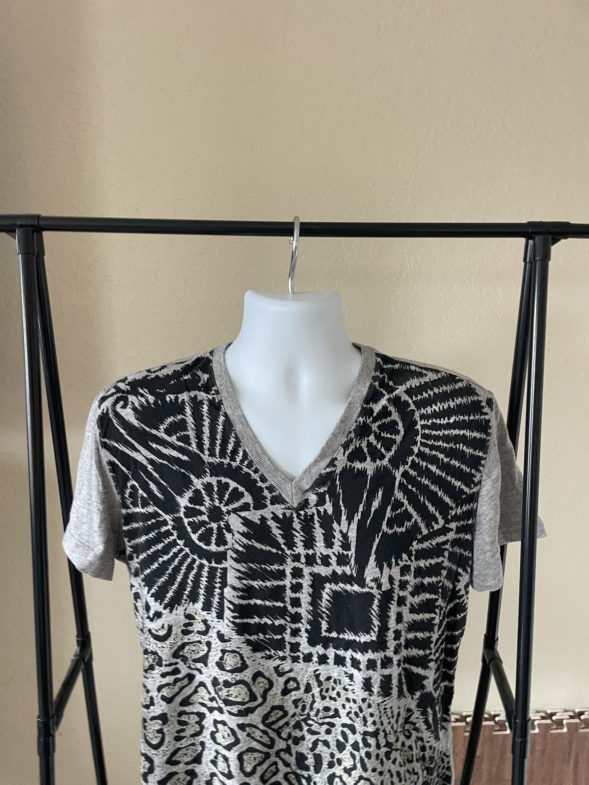 Just Cavalli Leopard Print VNeck slim Fit Tee Size US XXL / EU 58 / 5 - 1 Thumbnail