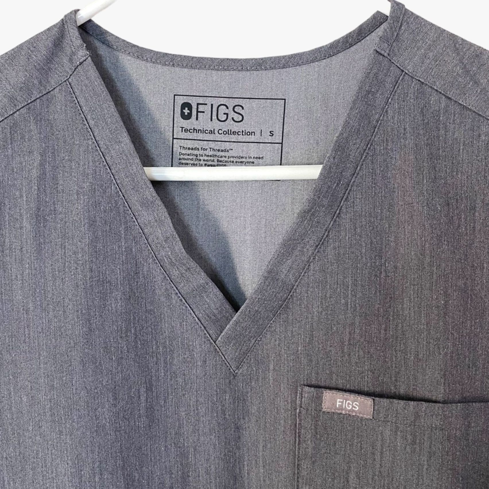 Vintage FIGS Catarina Technical Scrub Top Graphite Gray V-Neck Short-Sleeve S Women Size US S / EU 44-46 / 1 - 5 Thumbnail