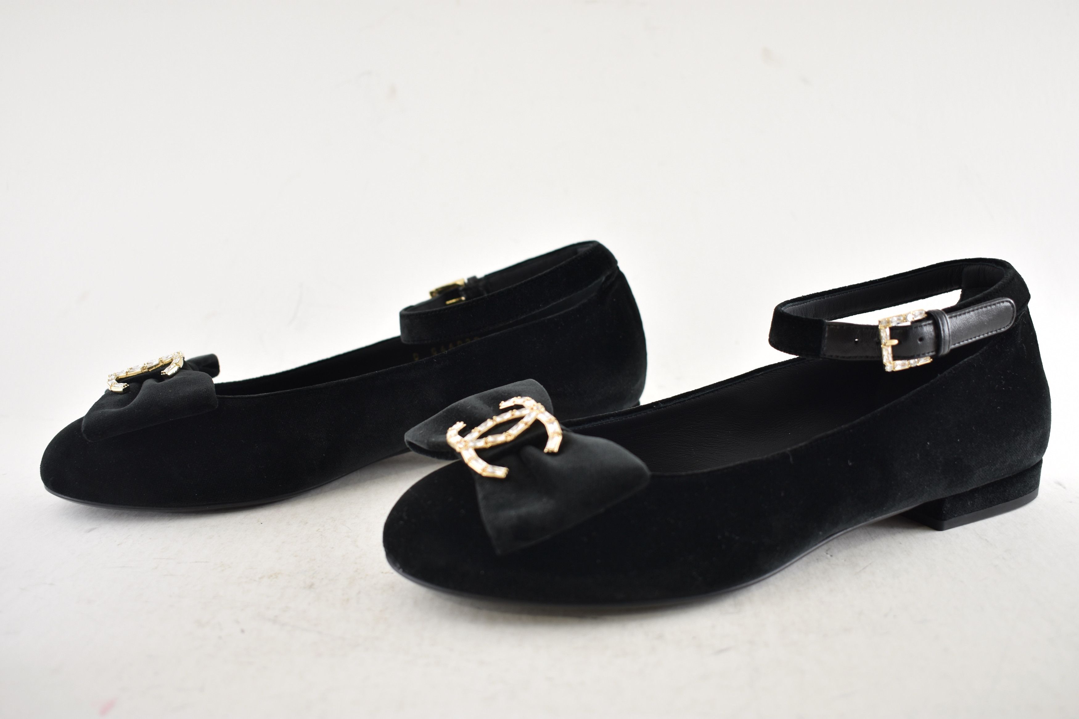 Chanel Chanel 24K Velvet Crystal CC Bow AnkleStrap Ballet Flat 36.5 Size US 6.5 / IT 36.5 - 19 Thumbnail
