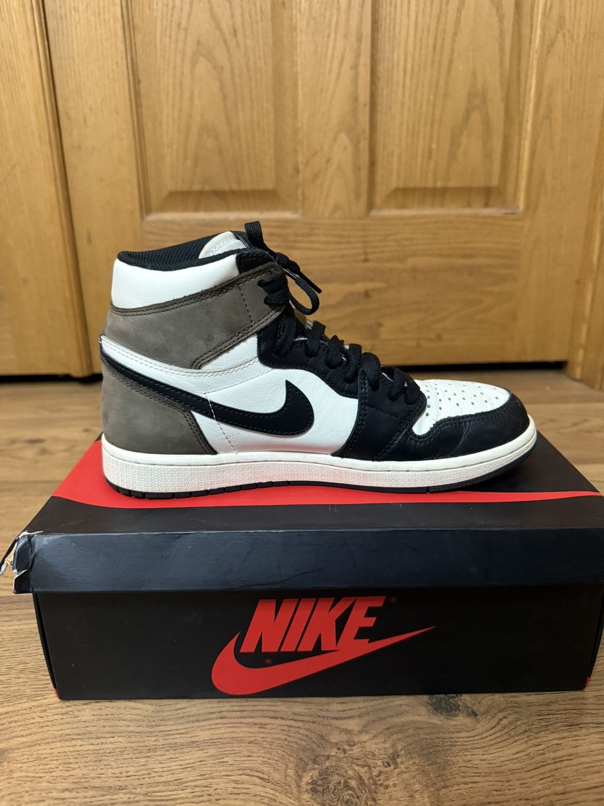 Jordan Brand Air Jordan 1 High “Mocha” Size 8M Size US 8 / EU 41 - 3 Thumbnail