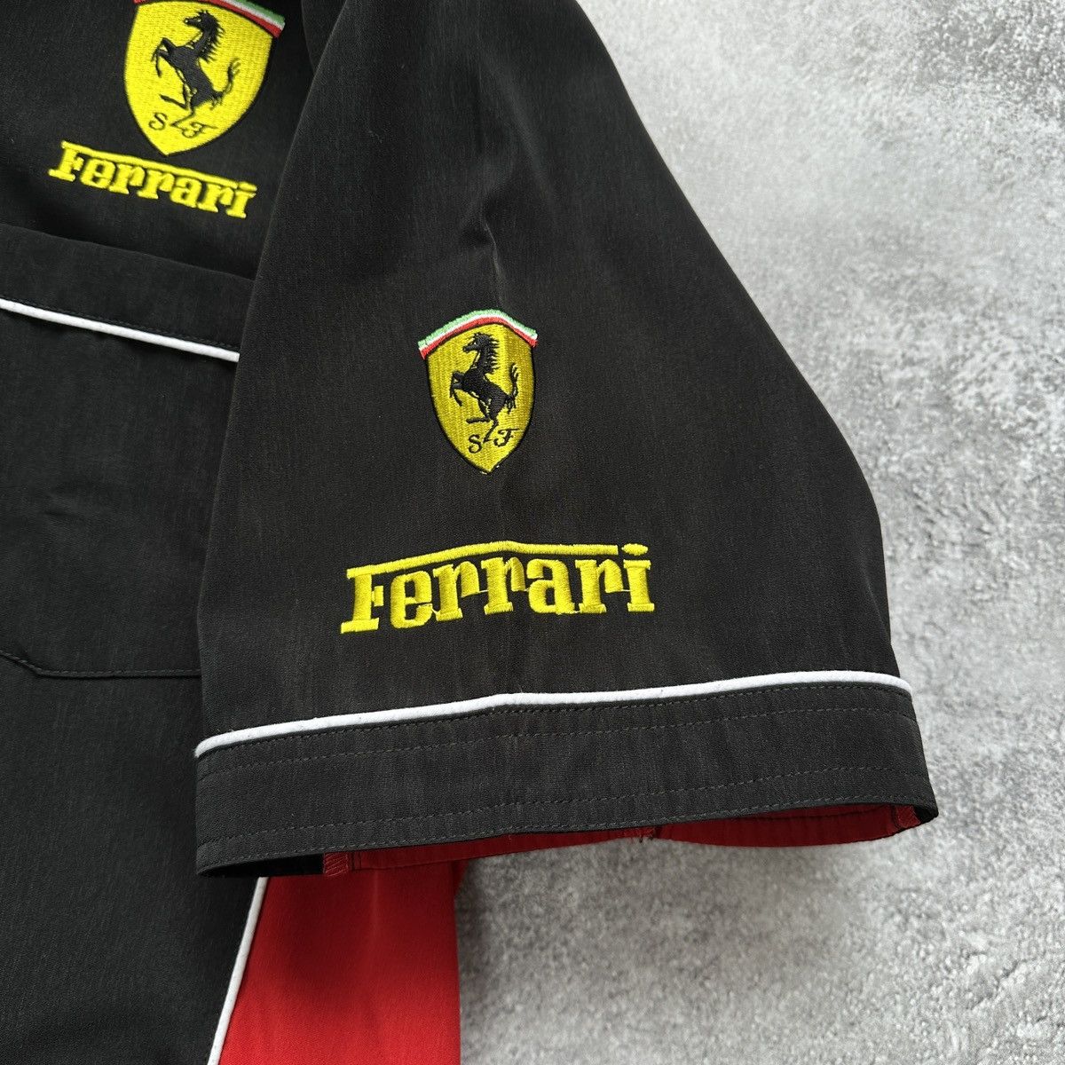 Ferrari Ferrari Motor Sport Team Formula 1 Button Up Shirt Size US XL / EU 56 / 4 - 11 Thumbnail