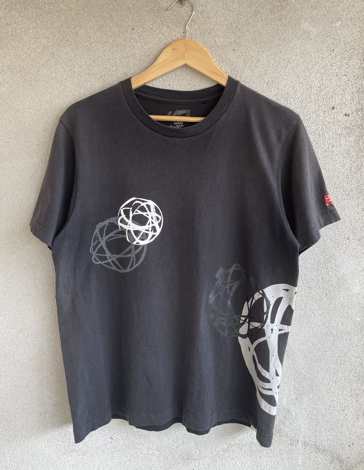 Futura × Uniqlo Hype🔥FUTURA✖️UNIQLO🔥Sun Faded Art Tshirt Size US L / EU 52-54 / 3 - 2 Thumbnail