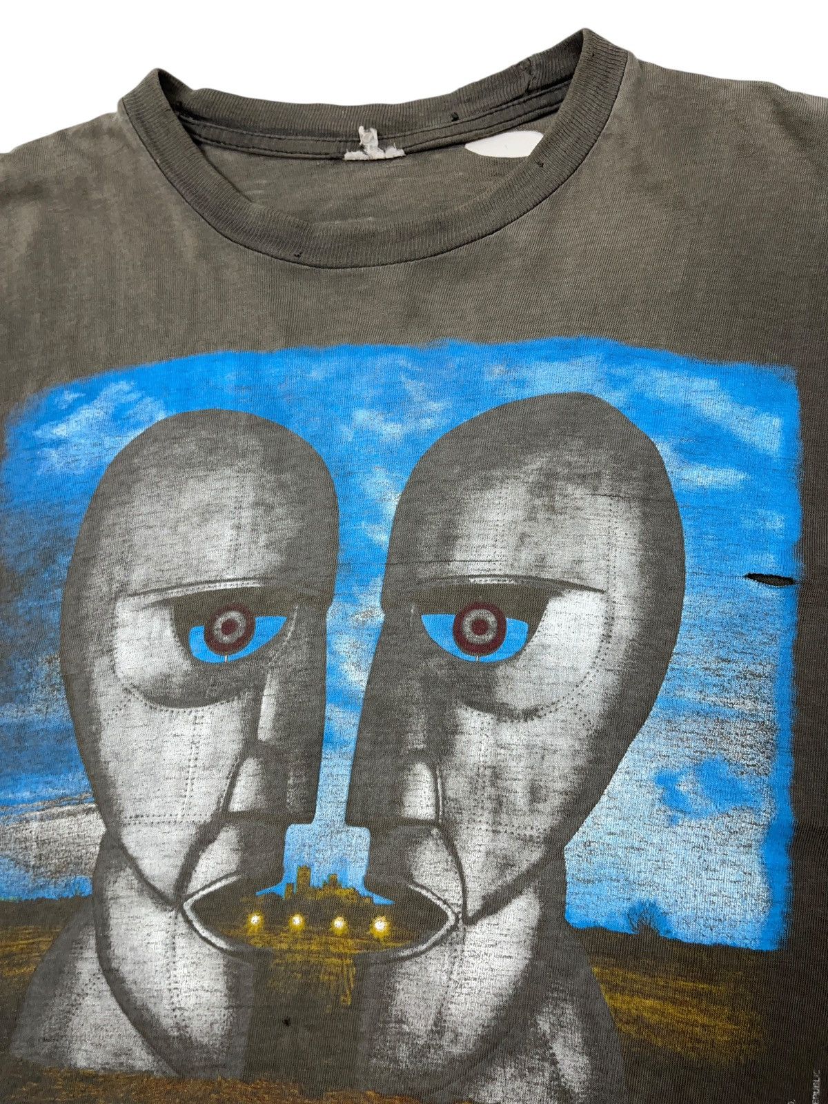 Pink Floyd Vintage 1994 Pink Floyd The Division Bell Distressed T-shirt Size US L / EU 52-54 / 3 - 11 Thumbnail