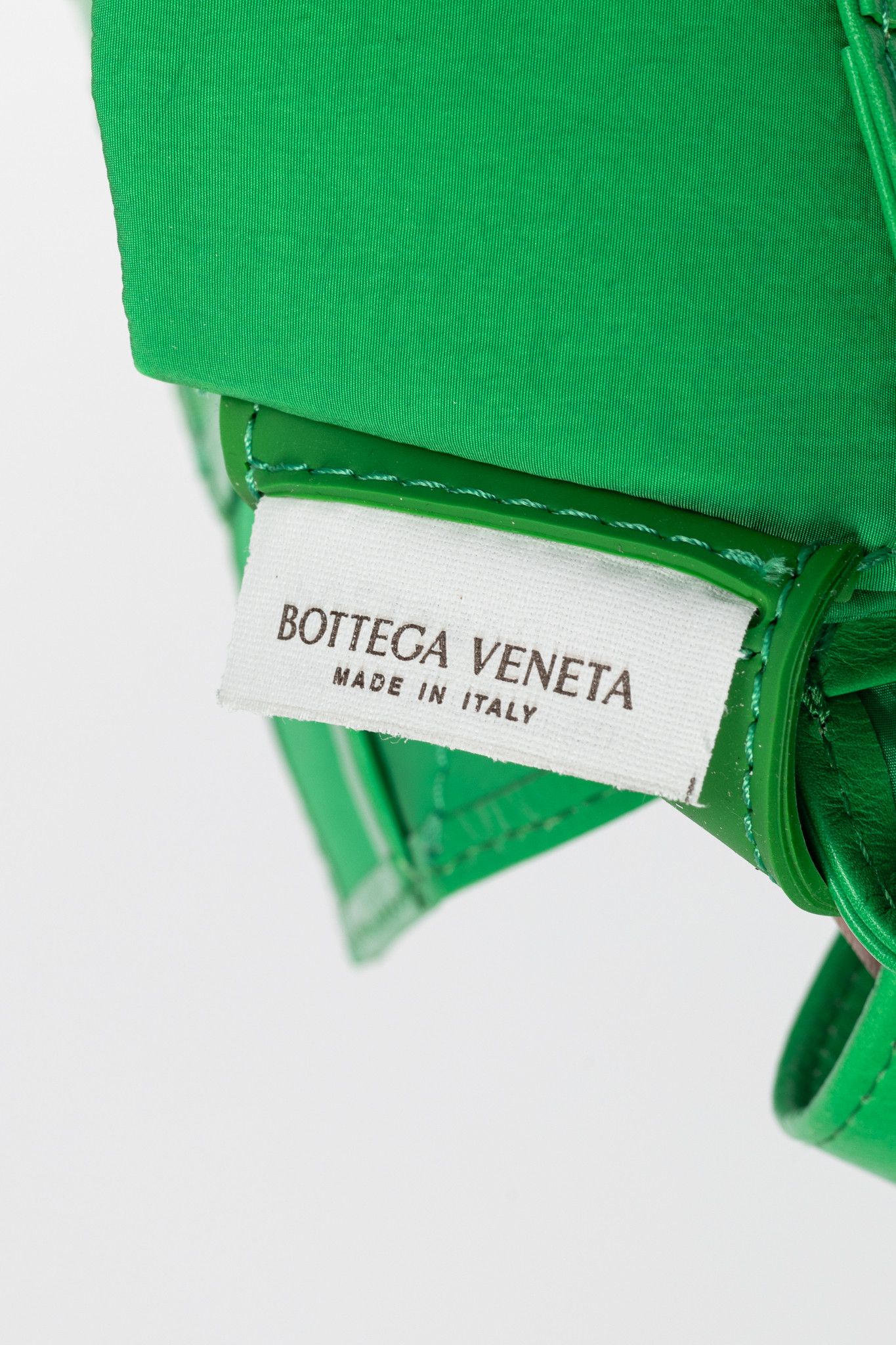 Bottega Veneta Bottega Veneta Cassette Mini Green Intreccio-Woven Belt Bag Size ONE SIZE - 13 Thumbnail