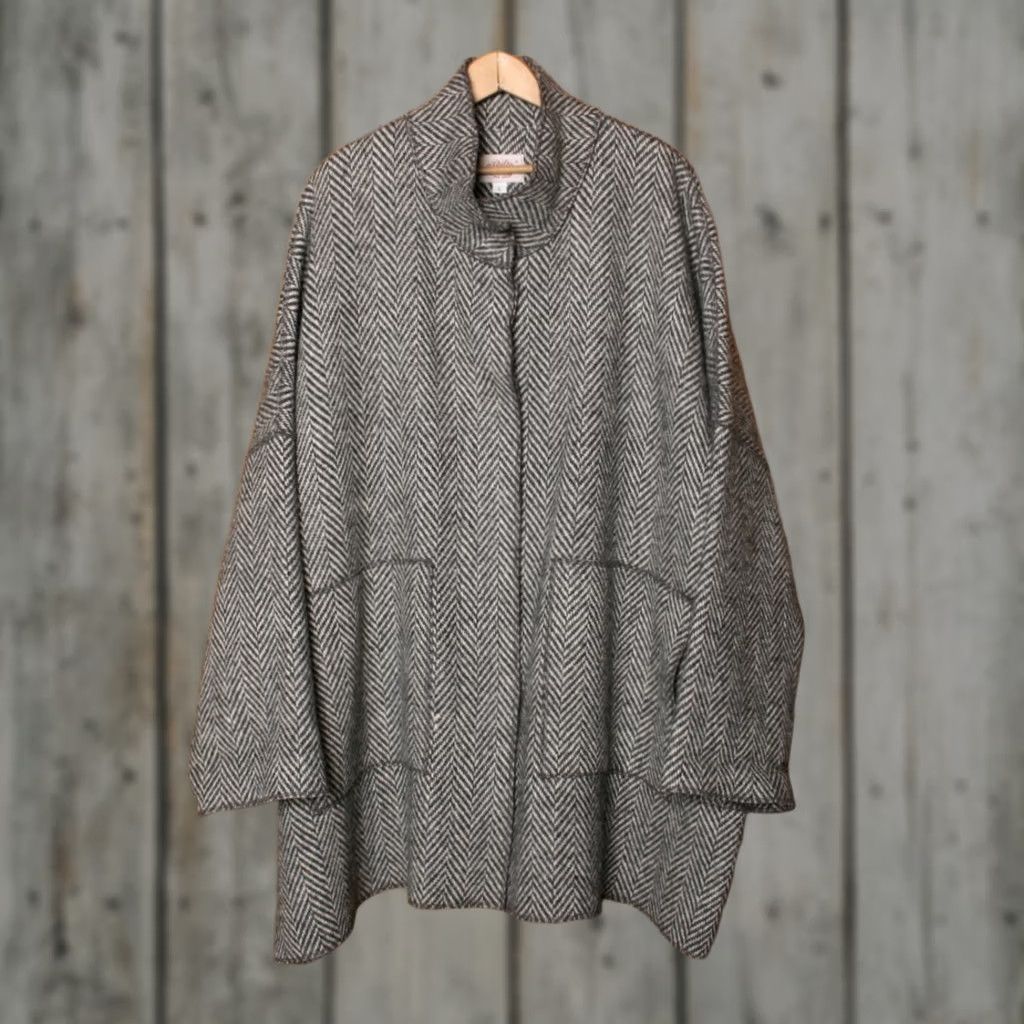 Vintage CAMELEON Wool Herringbone Cape Poncho Oversized Coat Sz. L (Fits One Size) Womens Poncho Cape Wool Herringbone L Gray Cap e Size L / US 10 / IT 46 - 1 Thumbnail