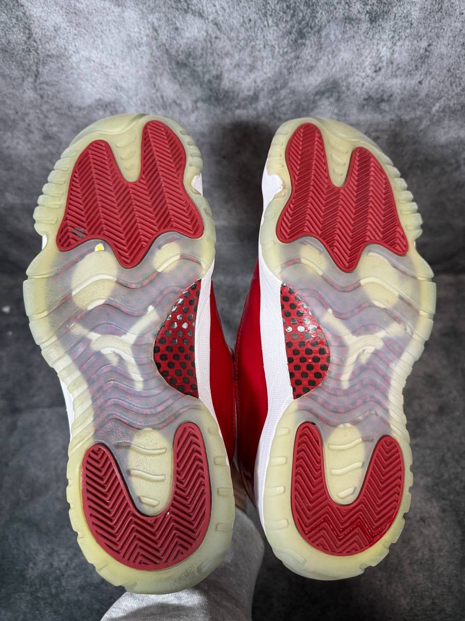 Jordan Brand Size 10 | Jordan 11 Cherry No Box | Pre-Owned Size US 10 / EU 43 - 5 Thumbnail