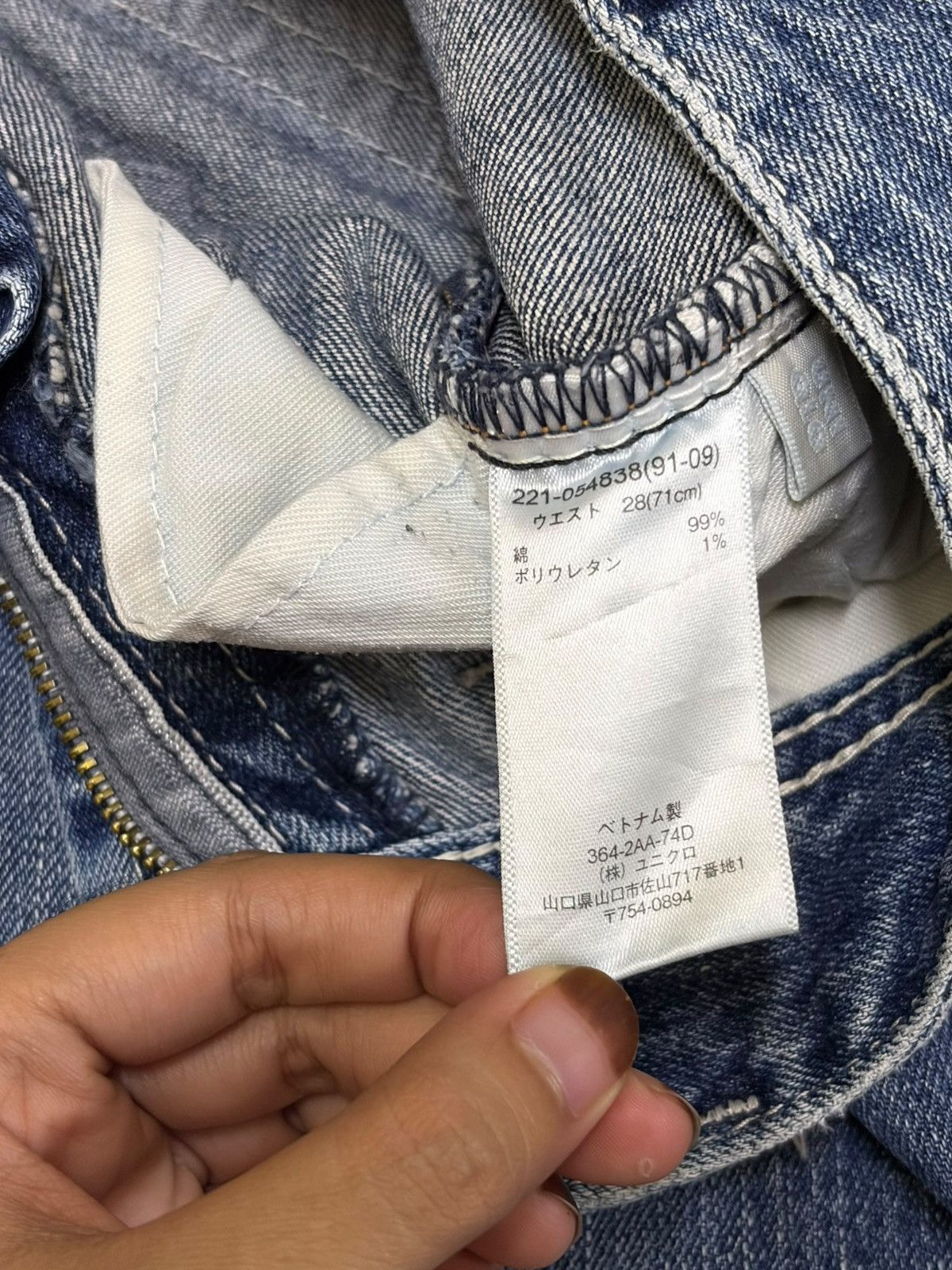 Uniqlo Vintage Japanese Uniqlo Blue Wash Distress Flare Jeans Size 31" - 5 Thumbnail