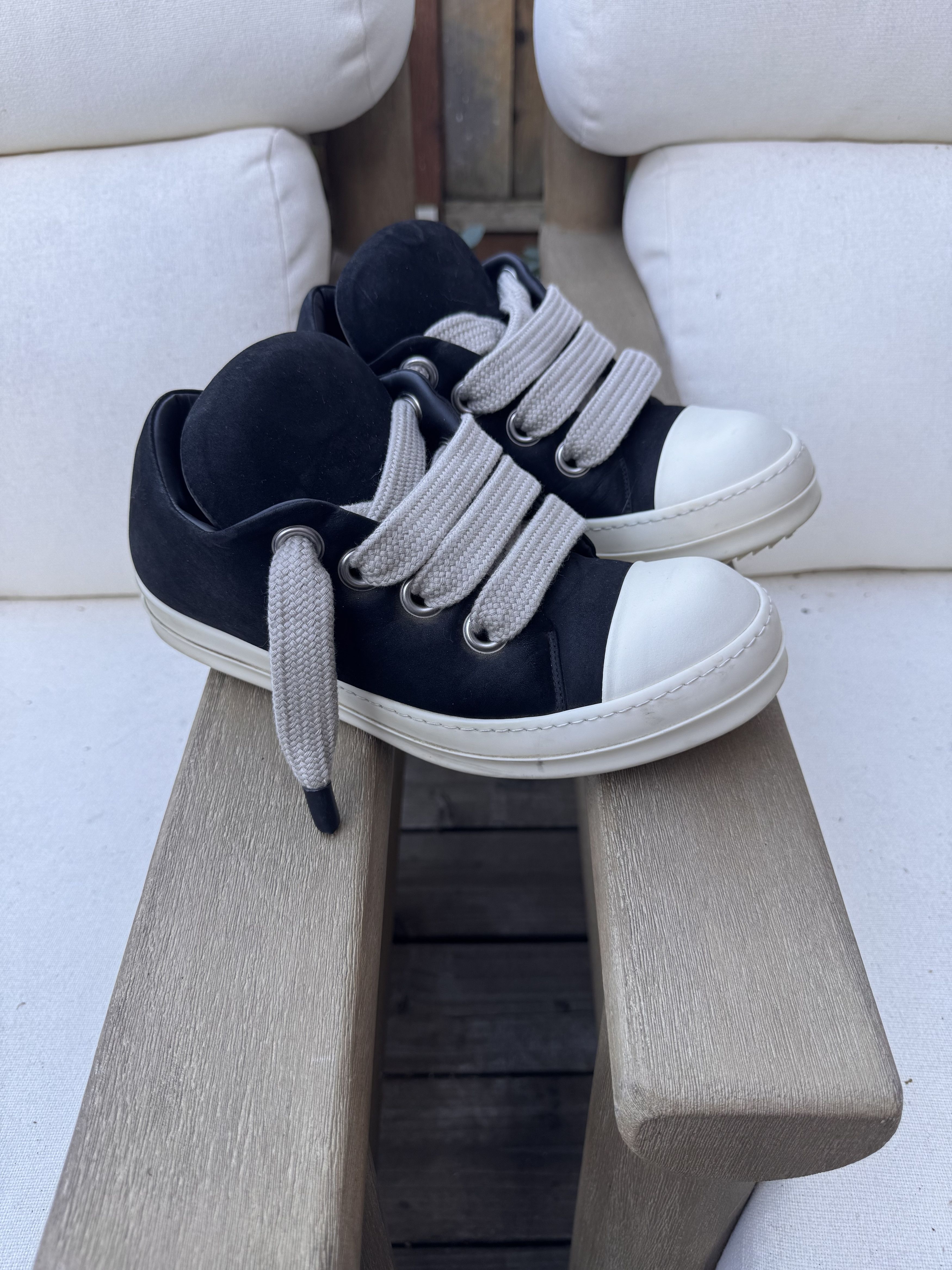 Jumbo Padded Nubuck Ramones