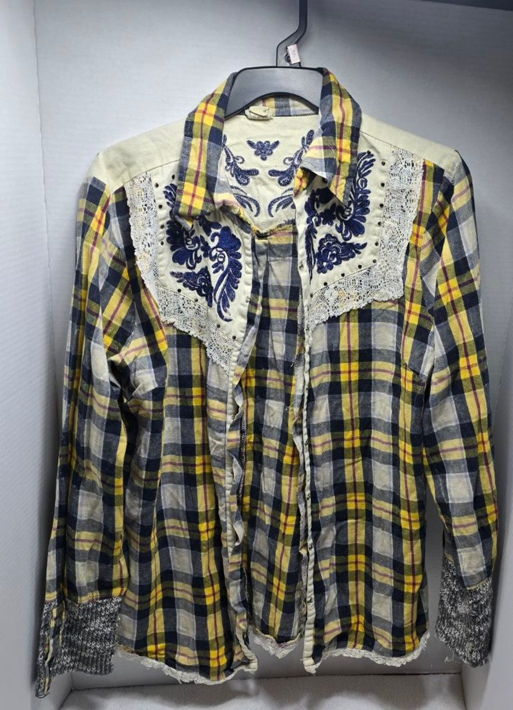 BKE Women's Gimmicks by BKE Plaid Embroidered Button Down M Size M / US 6-8 / IT 42-44 - 1 Thumbnail