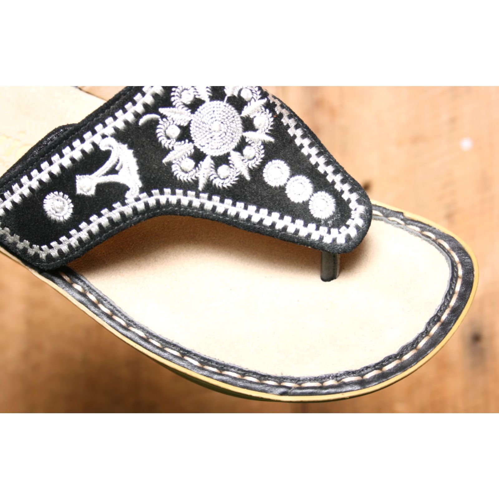 Vintage VINTAGE Alegria Vanessa Mandala Embroidered Suede Slide Sandals EUR 37 ≈ US 7 Black & White Thong Slip On Women Sandal 1-1.9 in Low Heel Size US 7 / IT 37 - 6 Thumbnail