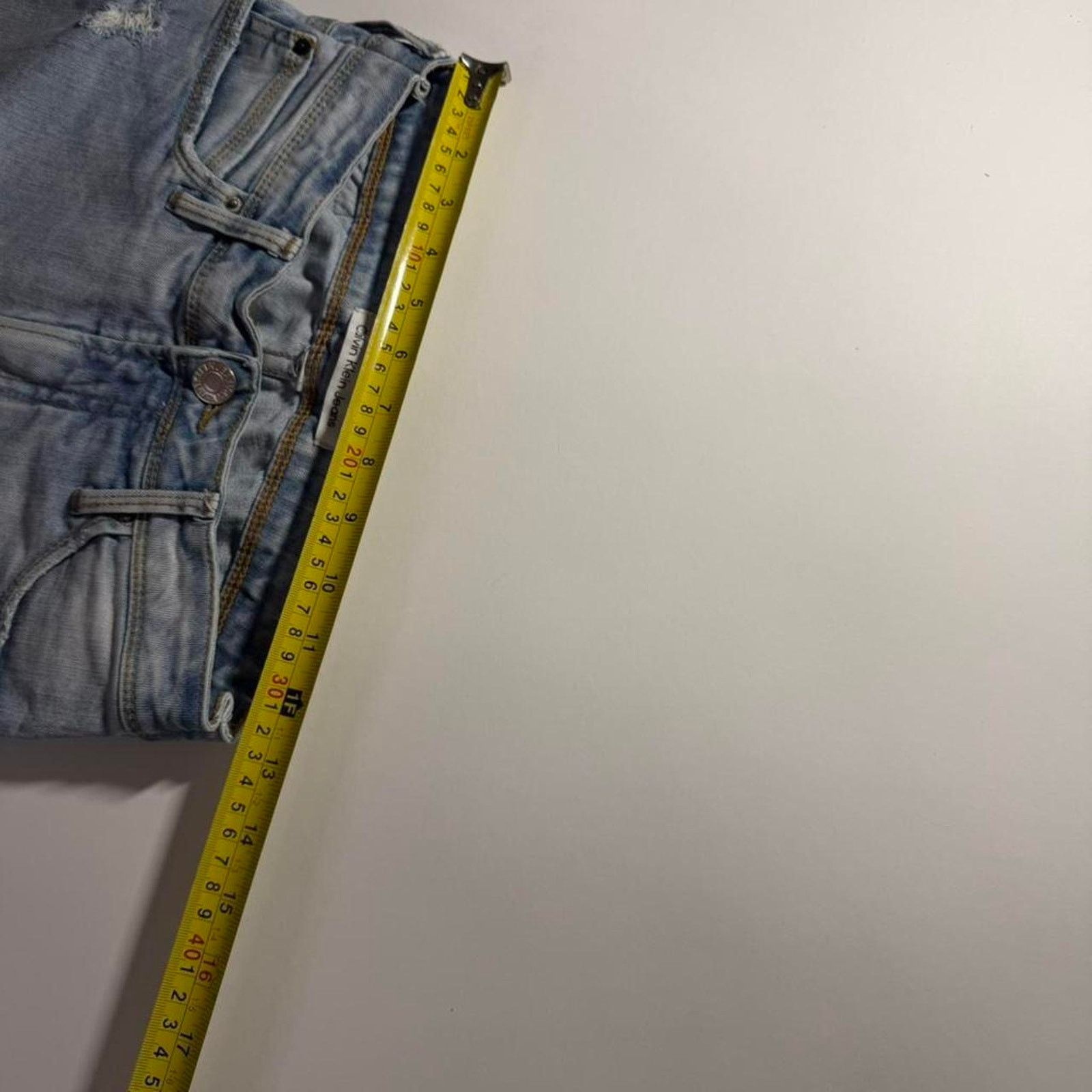 Calvin Klein × Hedi Slimane × Vintage vintage 2000s skinny fit calvin klein distressed jeans Size US 26 / EU 42 - 6 Thumbnail