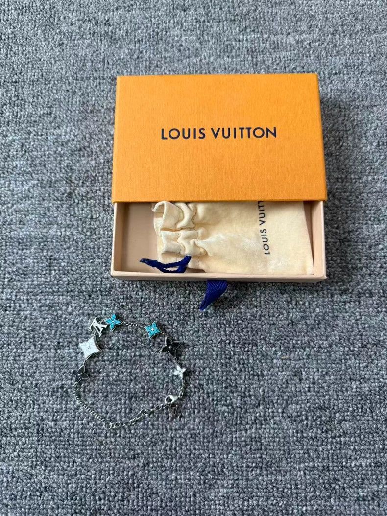 Louis Vuitton Louis Vuitton Turquoise Six Flower Bracelet Size ONE SIZE - 1 Thumbnail