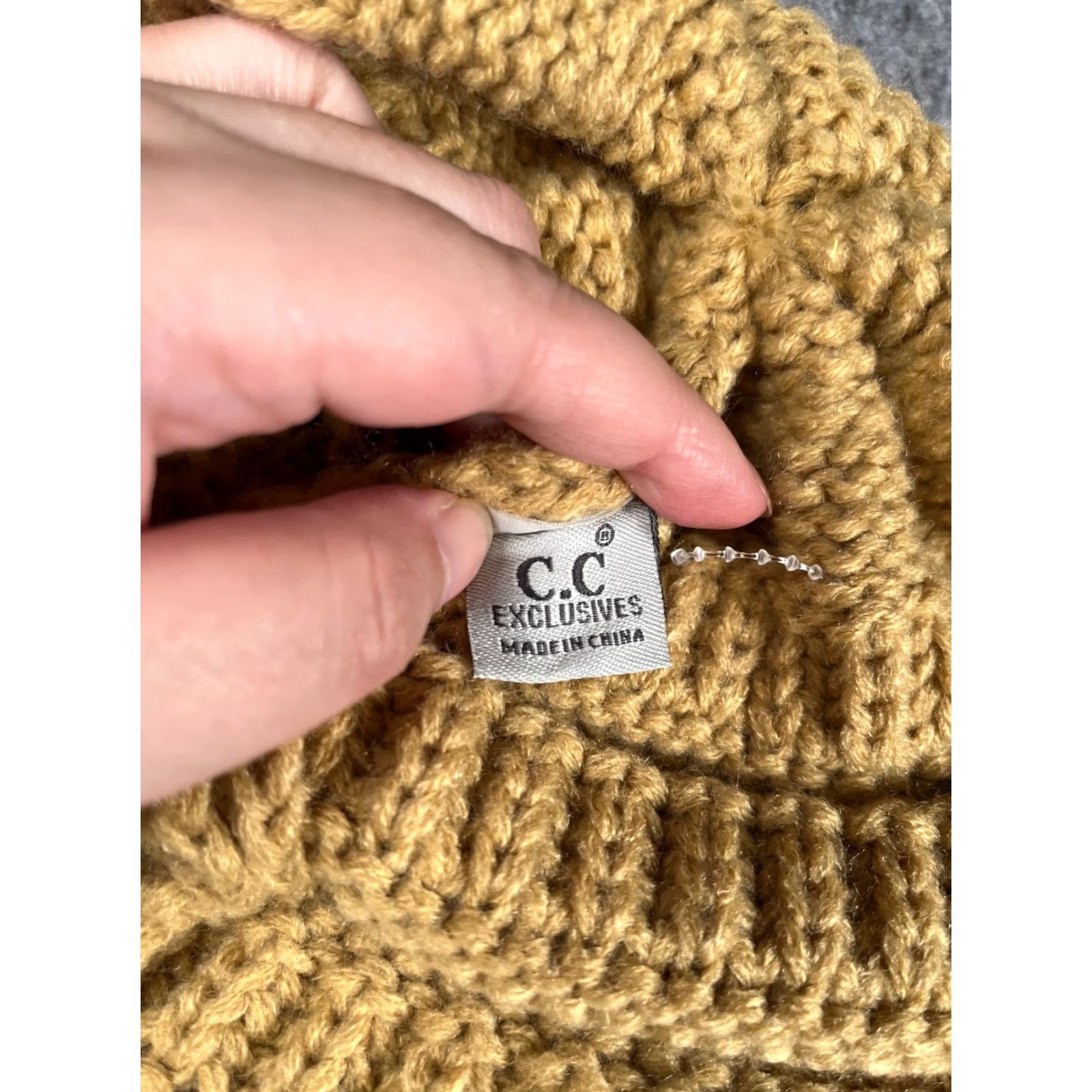 Vintage C.C Exclusives Beanie Toque Beanie Women One Size Beige Acrylic Knit Logo Outdoor Ski Fall Winter Size ONE SIZE - 7 Thumbnail