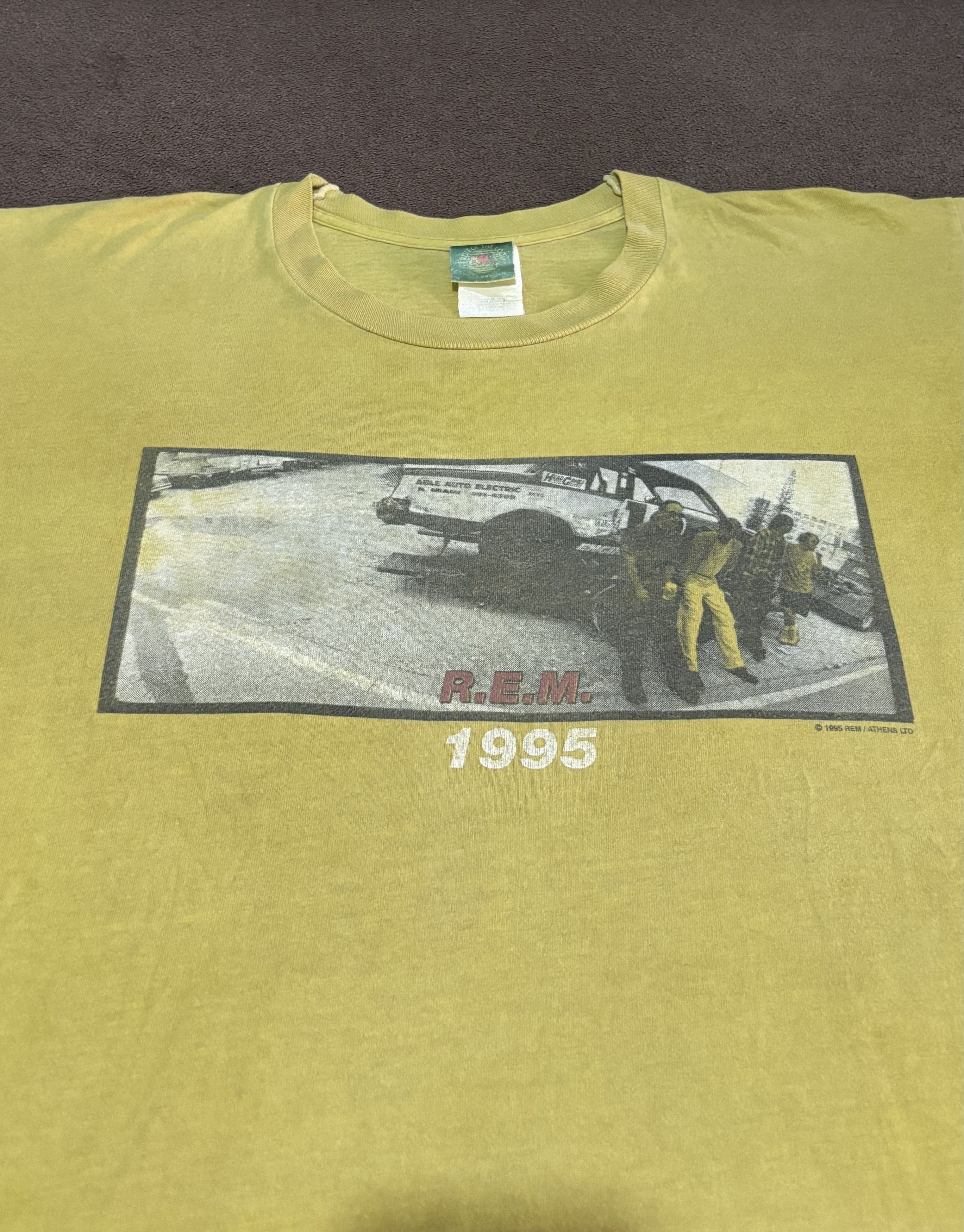 Band Tees VTG REM Tour 1995 Shirt Nirvana RHCP Soundgarden Size US XL / EU 56 / 4 - 1 Thumbnail