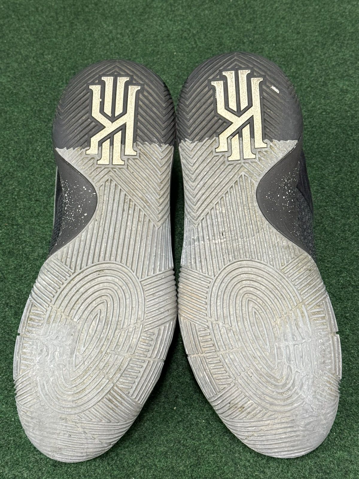 Nike RARE 2016 Nike Kyrie 2 EYBL PE Promo Black White Wolf Grey Size US 14 / EU 47 - 8 Thumbnail
