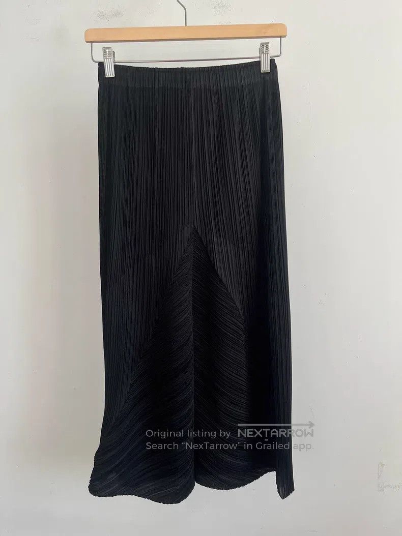 Issey Miyake Issey Miyake size:3 Black Midi Skirt Size 22" - 2 Thumbnail