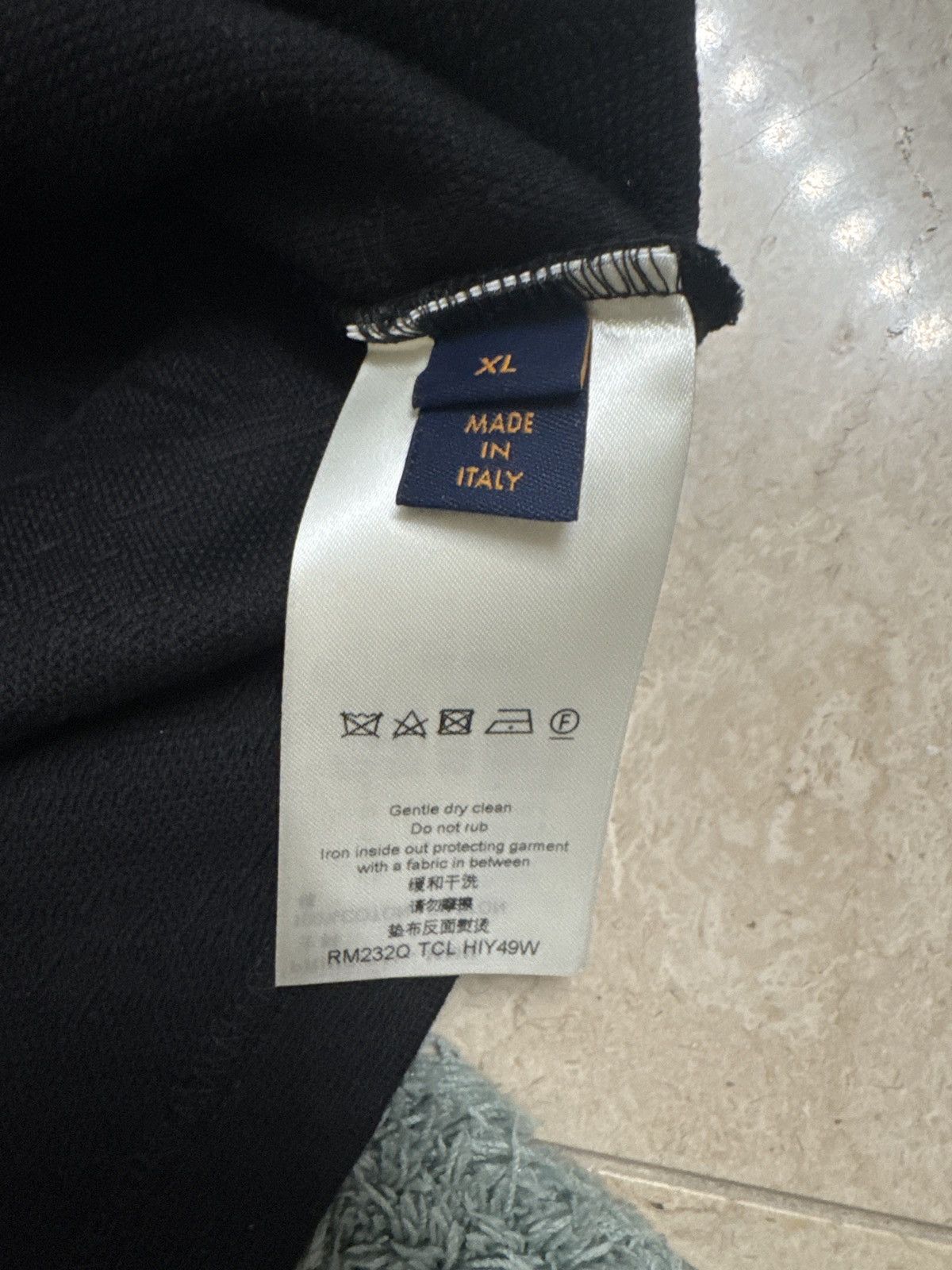 Louis Vuitton Louis Vuitton Signature 3D Pocket Monogram T-Shirt Size US XL / EU 56 / 4 - 4 Thumbnail