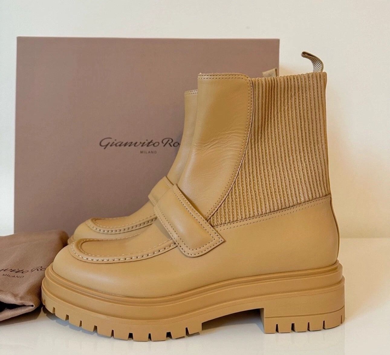 Gianvito Rossi Gianvito Rossi | Round Toe Rubber Sole Size US 8.5 / IT 38.5 - 7 Thumbnail