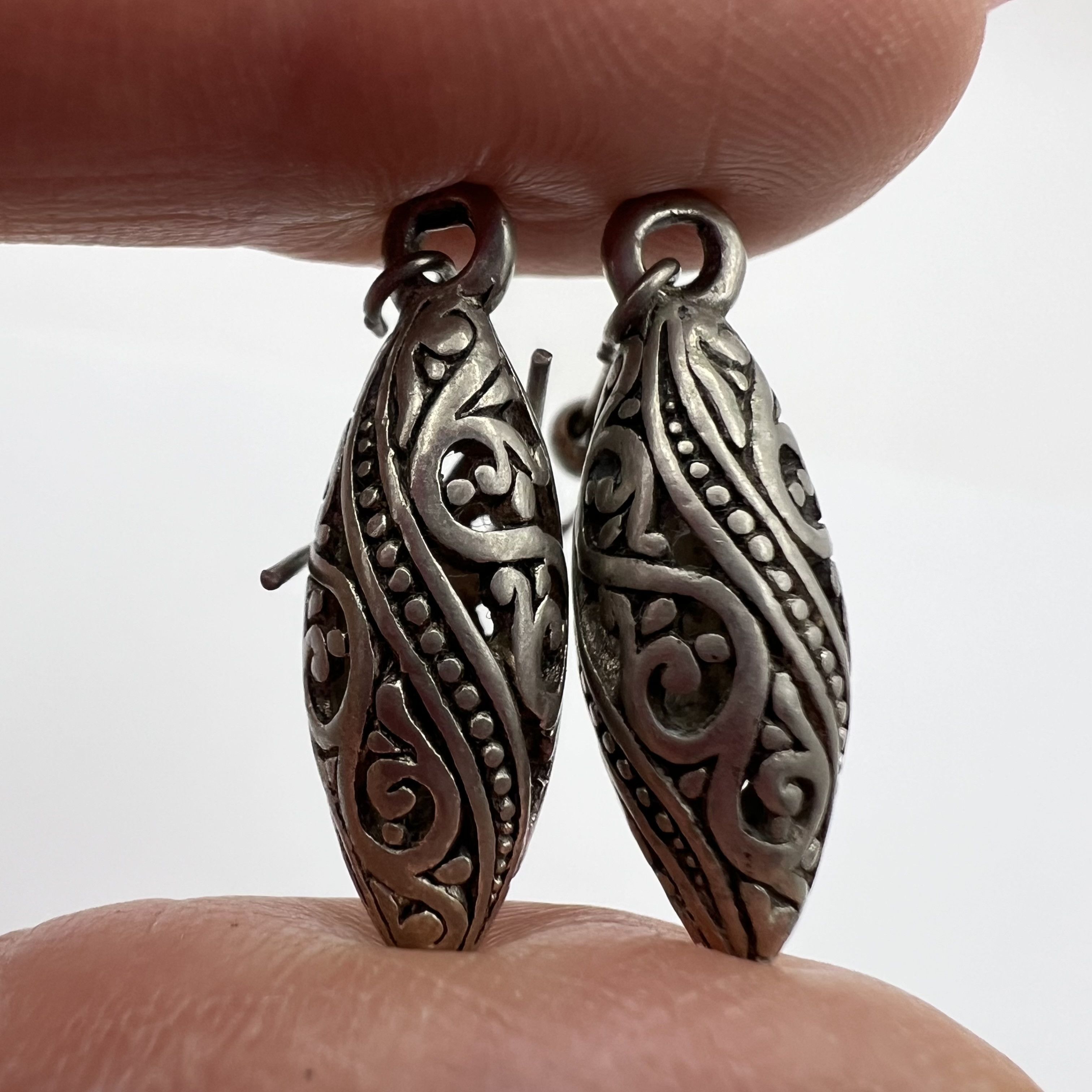 Sterling Silver Vintage Beautiful Pair Of Stud Earrings Sterling Silver 925 Size ONE SIZE - 8 Thumbnail