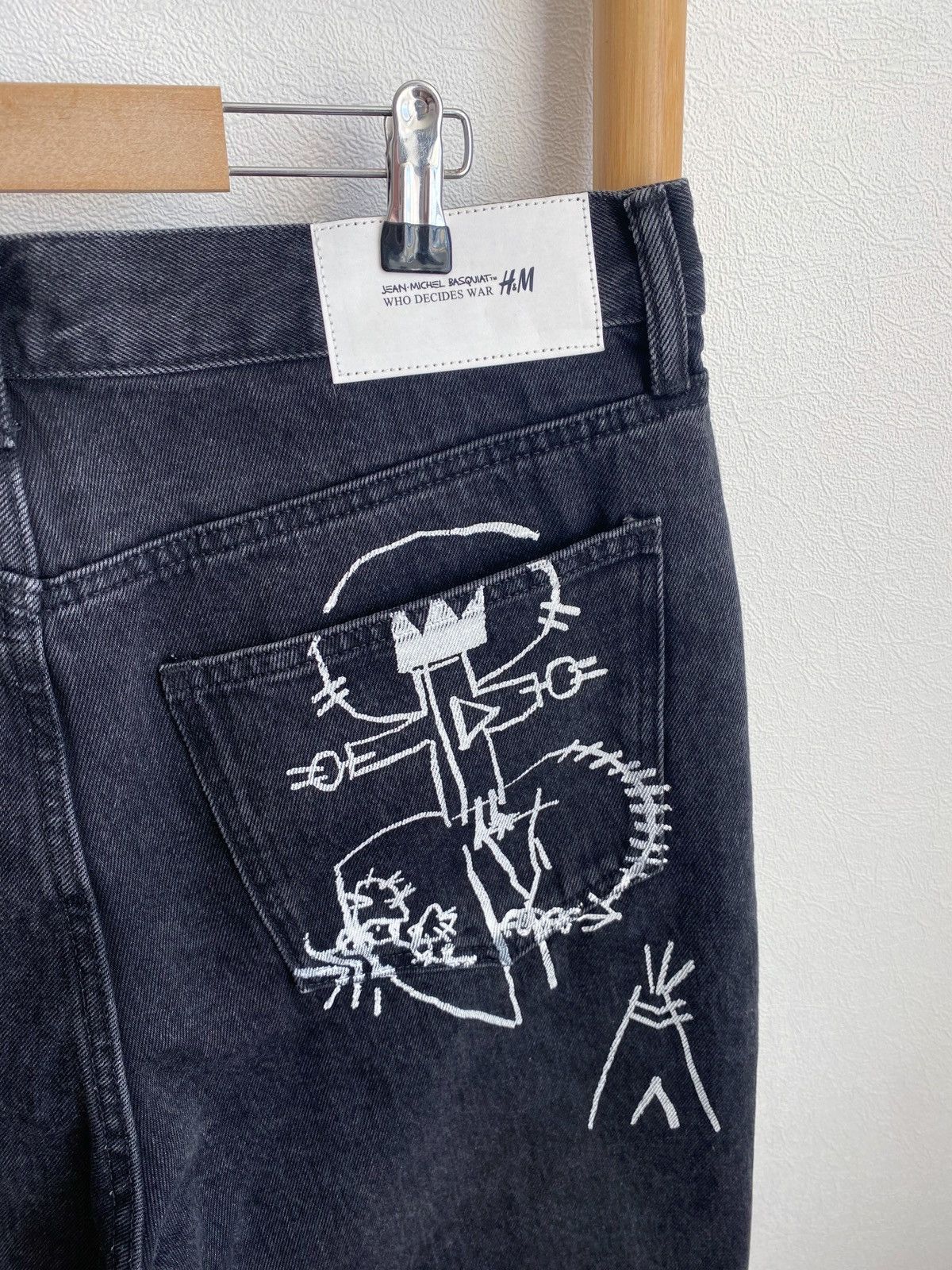 H&M × Jean-Michel Basquiat × Who Decides War Who Decides War Baggy denim jeans H&M x Basquiat x Ev&Tela Size US 33 - 9 Thumbnail