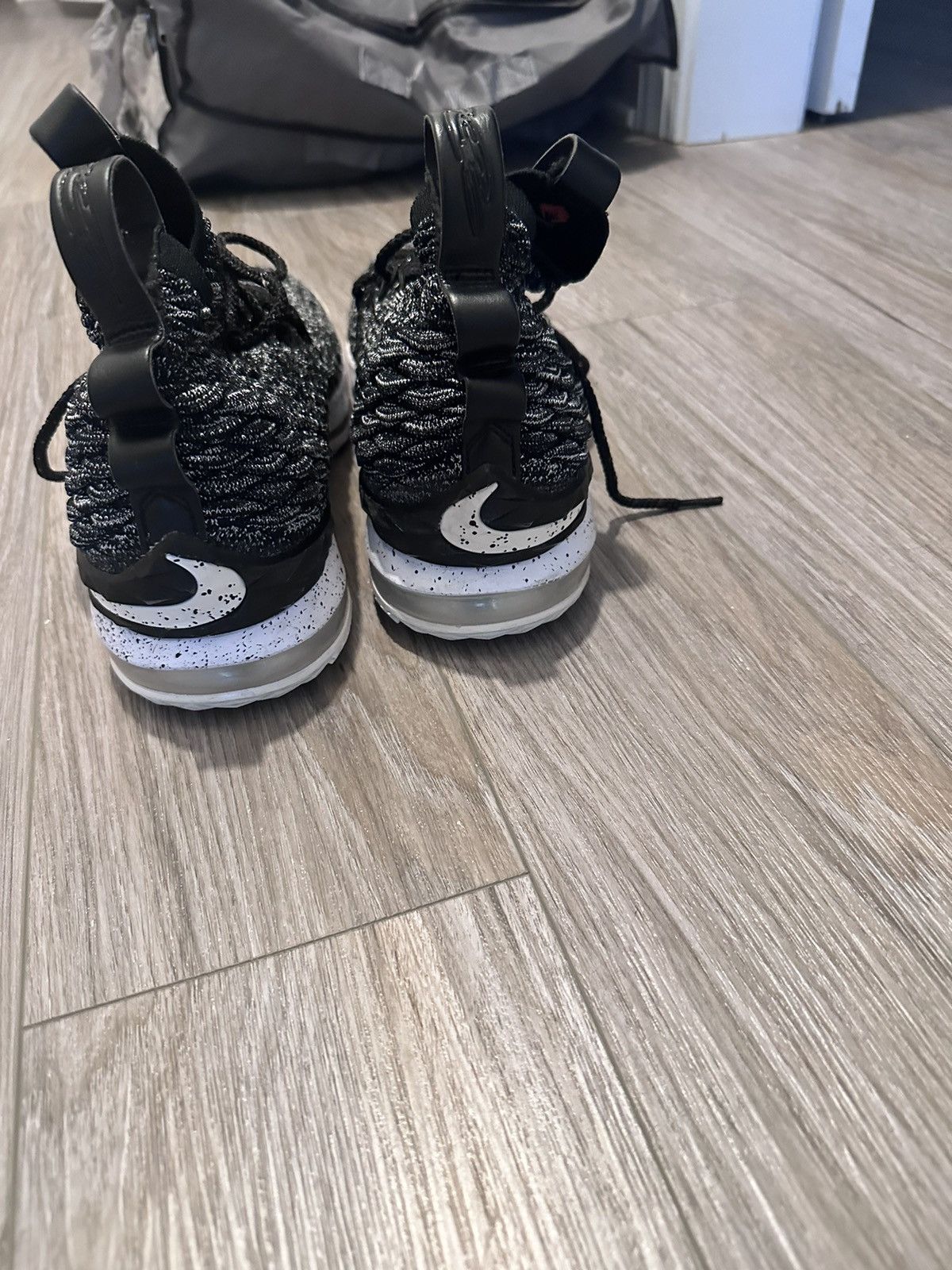 Nike Lebron 15 Ashes Size US 11.5 / EU 44-45 - 4 Thumbnail