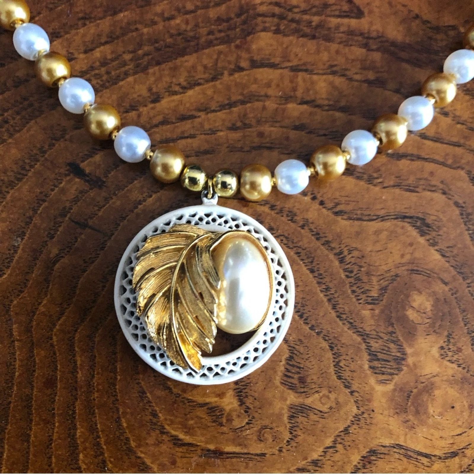 Handmade Handcrafted repurpose pearl leaf medallion Pearl necklace Size ONE SIZE - 11 Thumbnail