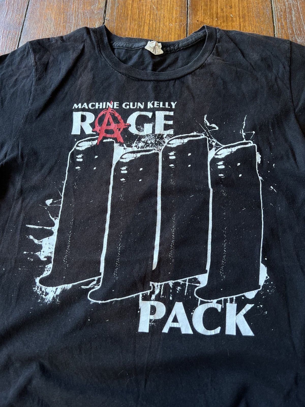 Band Tees VINTAGE MACHINE GUN KELLLY RAGE PACK BAND GRAPHIC T SHIRT Size US M / EU 48-50 / 2 - 2 Thumbnail
