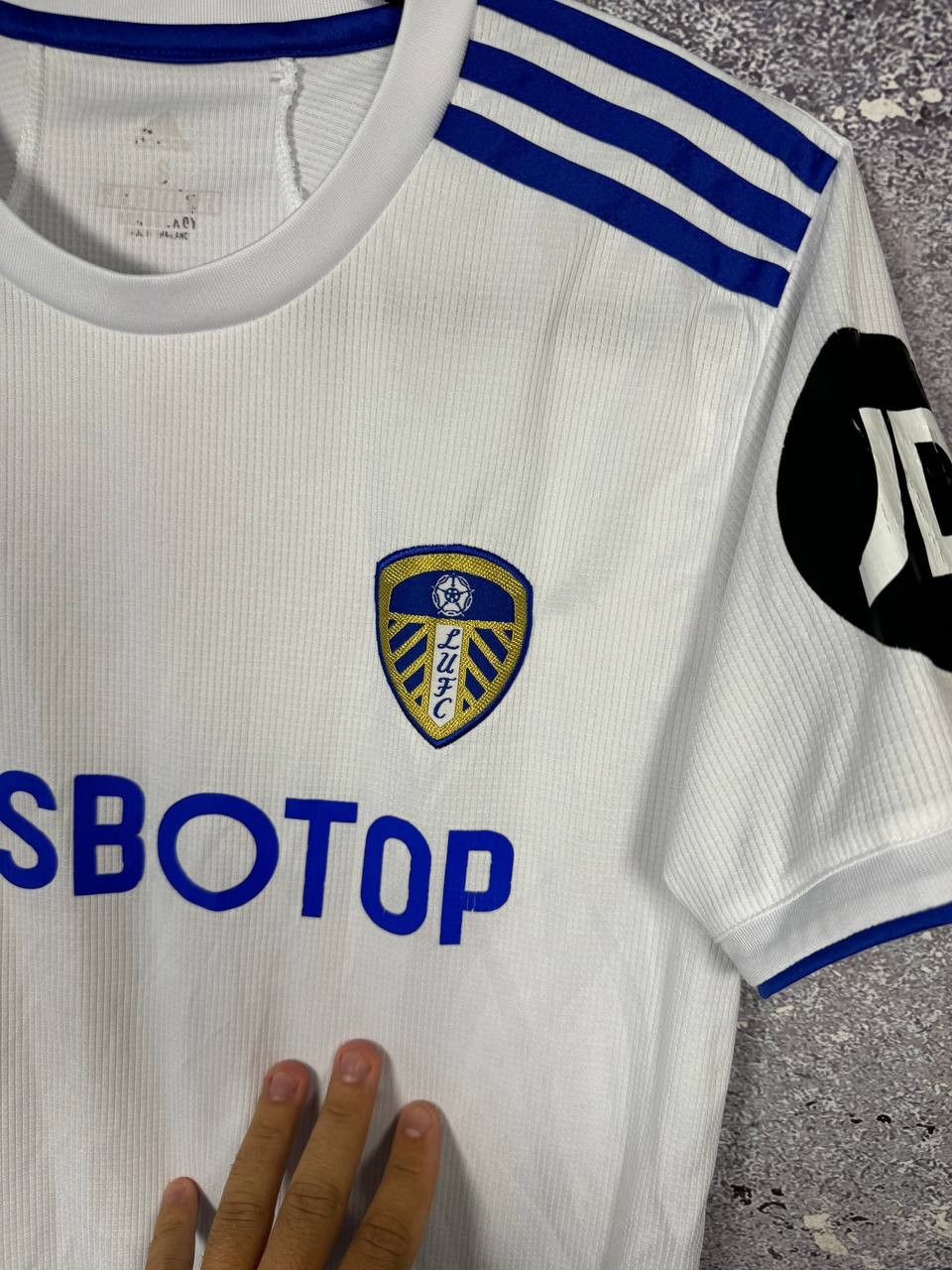Vintage Vintage Leeds United 2021/22 Fan Soccer Jersey Small Size US S / EU 44-46 / 1 - 5 Thumbnail