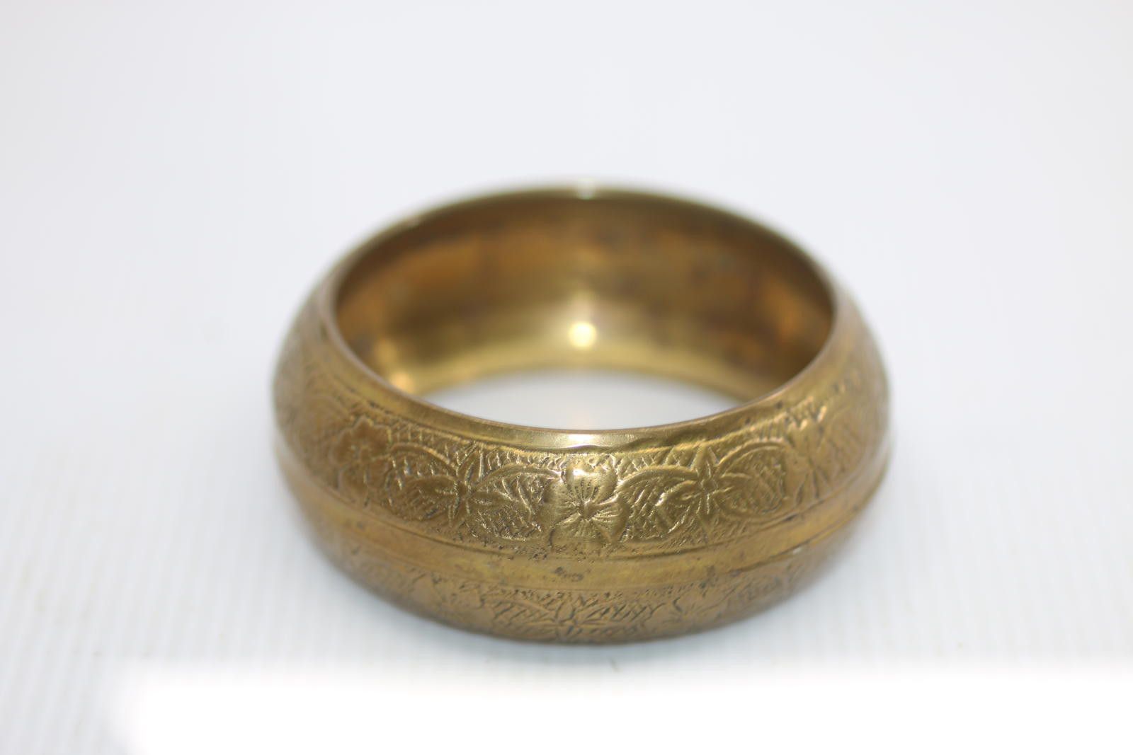 The Unbranded Brand Vintage Gold tone Floral Engraved Bangle Bracelet Jewelery Size ONE SIZE - 1 Thumbnail