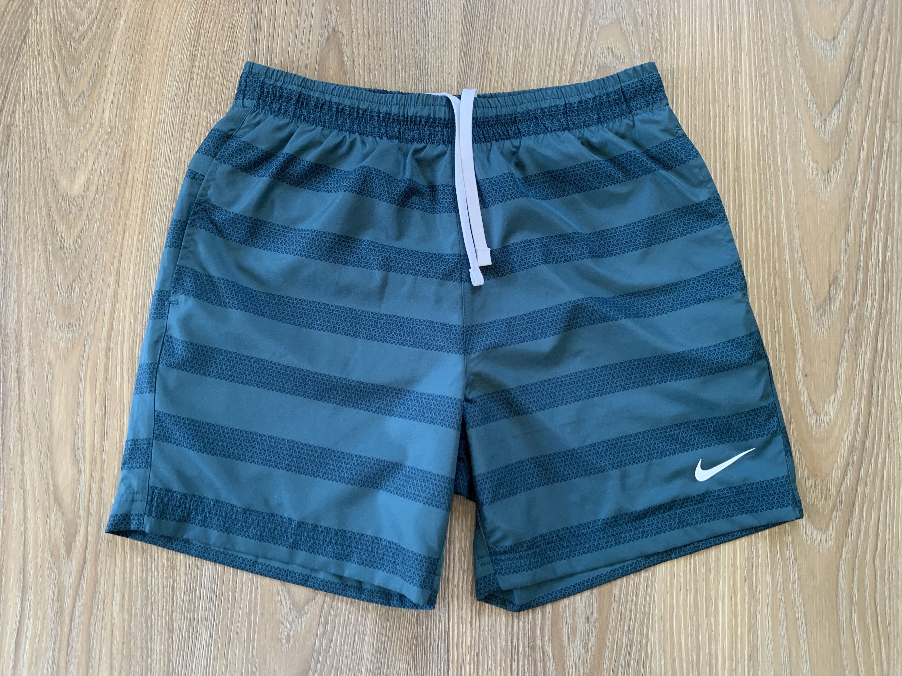 Nike Nike Mens Stripe Beach Swim Shorts Size US 30 / EU 46 - 2 Thumbnail