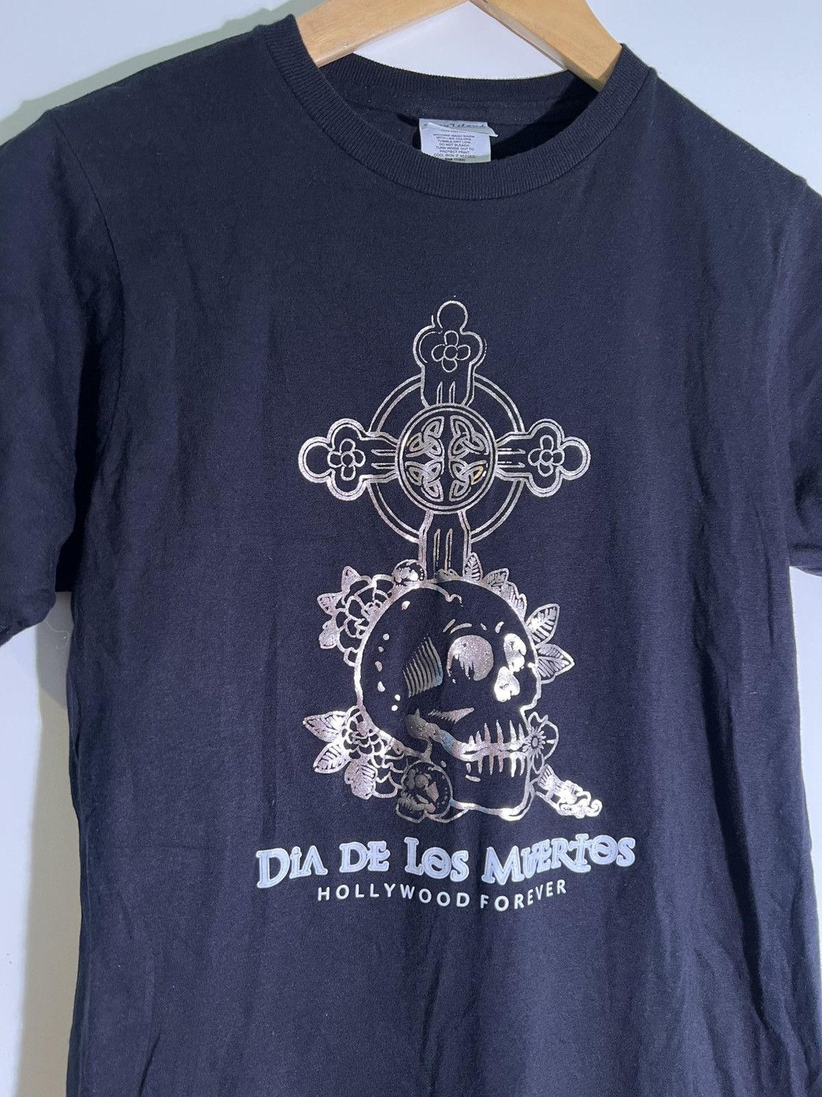Vintage Y2K 2000’s VTG Vintage Hollywood Forever Cemetery Goth Shirt Size US S / EU 44-46 / 1 - 3 Thumbnail