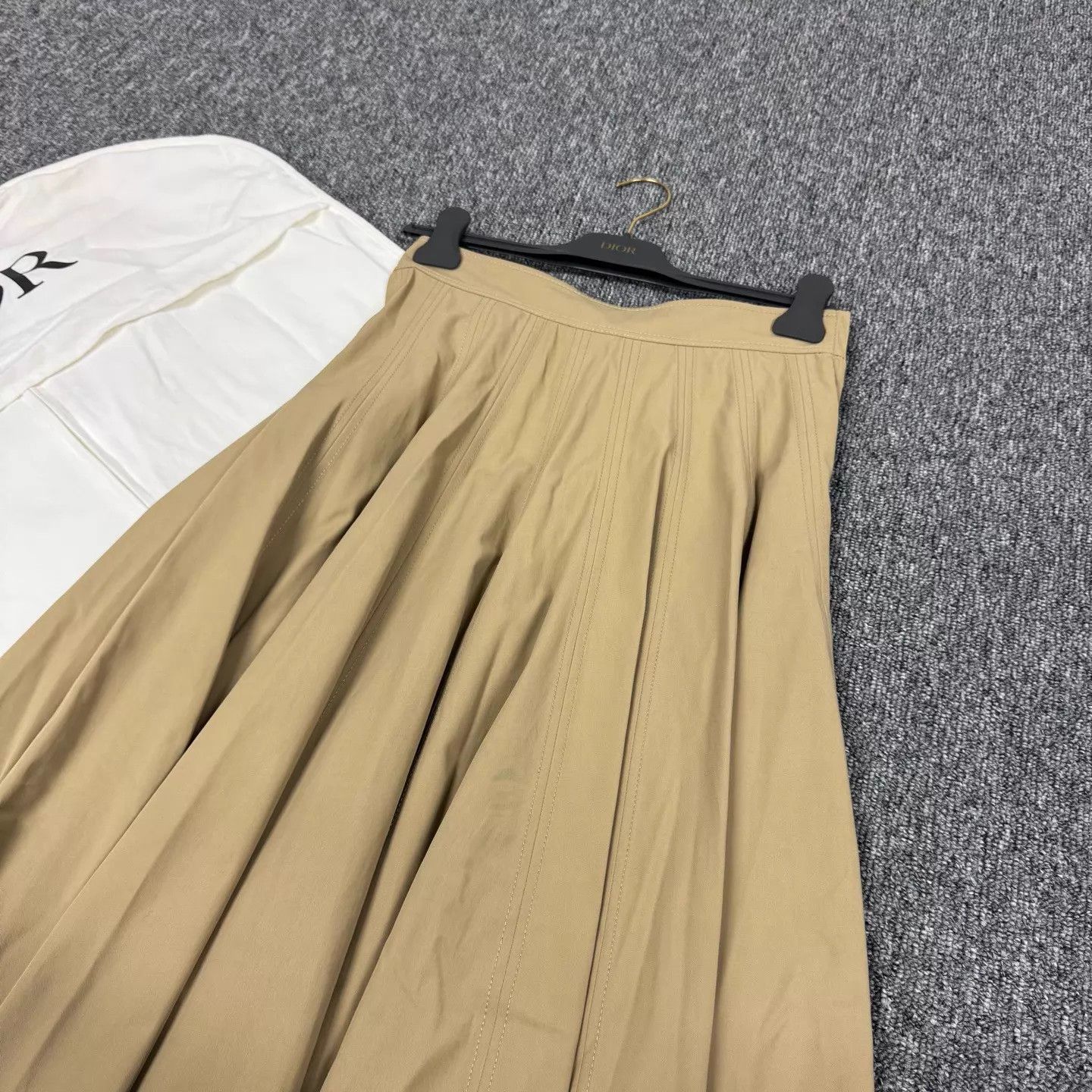 Dior Dior Women's High-Waist Pleated Khaki Skirt 38 Size 27" / US 4 / IT 40 - 3 Thumbnail