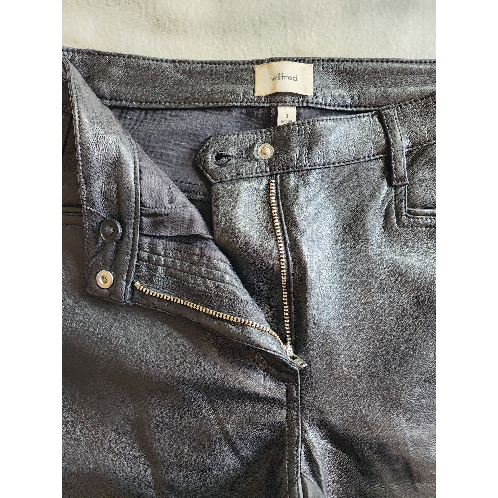 Aritzia Wilfred Aritzia Beatrix Pants Faux Leather Black 0 Flare Size 25" / US 0 / IT 36 - 4 Thumbnail