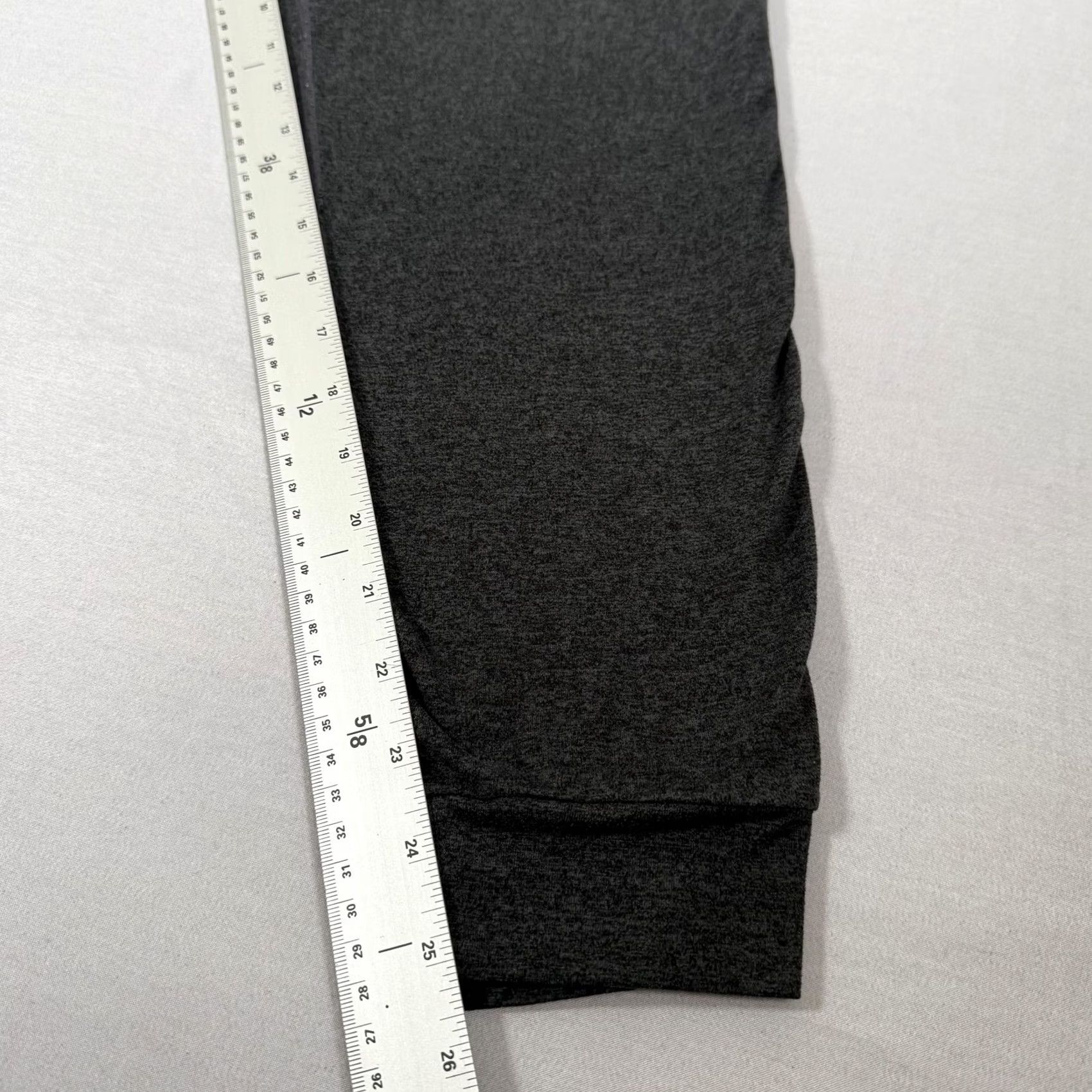Vuori Vuori Pants Womens M Gray Performance Jogger Cropped Knit Slim Inseam 26 in Tapered Pockets Elastic Waist Jogger Athleisure Winter Size 32" / US 10 / IT 46 - 5 Thumbnail