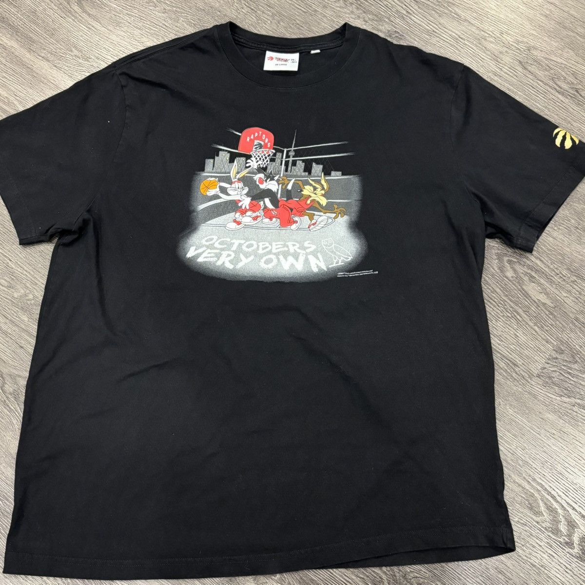 October's Very Own OVO Looney Tunes Toronto Raptors Street Ball Shirt, Mens XXL Size US XXL / EU 58 / 5 - 1 Thumbnail