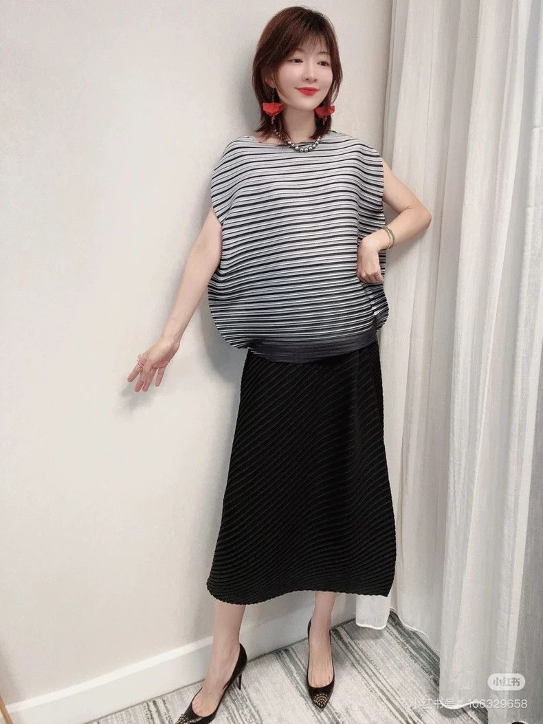 Issey Miyake Issey Miyake size:2 Black twill skirt Size 22" - 7 Thumbnail
