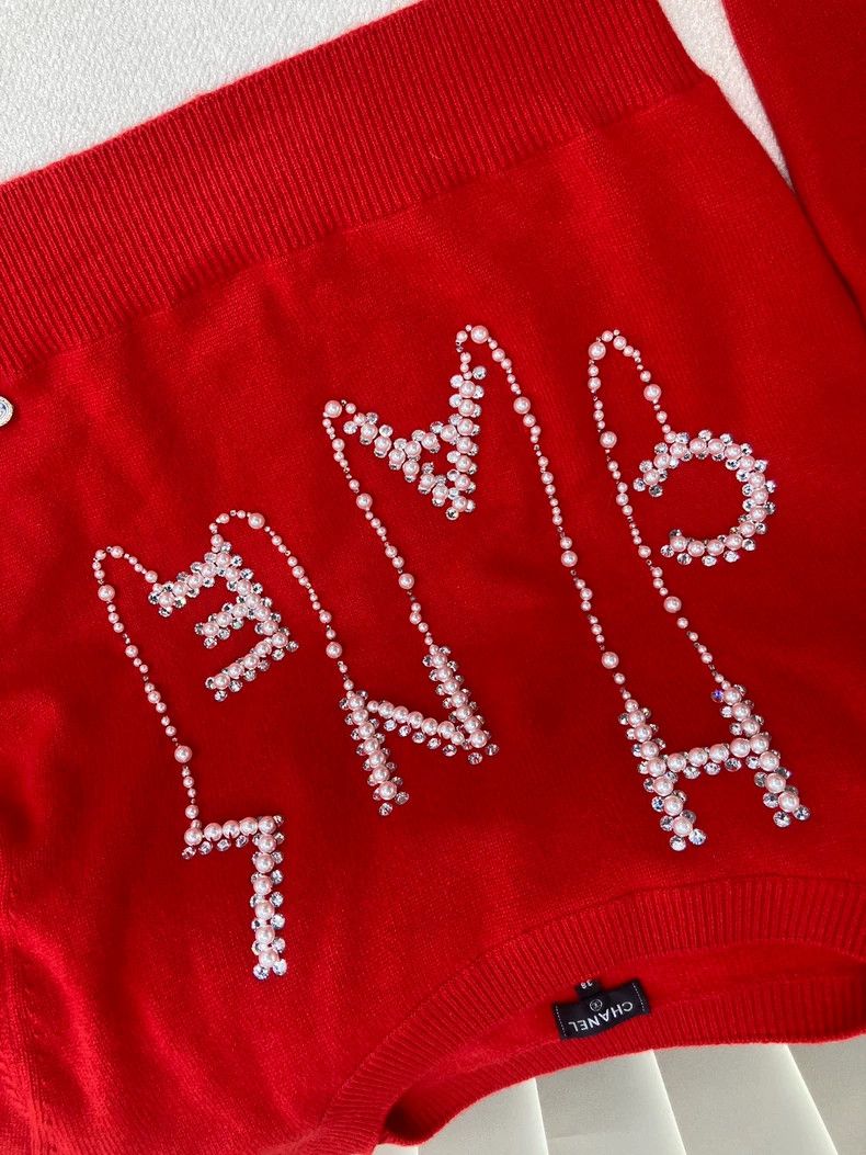 Chanel Chanel Red Heavy Industry Pearl Chain Cashmere Sweater Size XS / US 0-2 / IT 36-38 - 2 Thumbnail