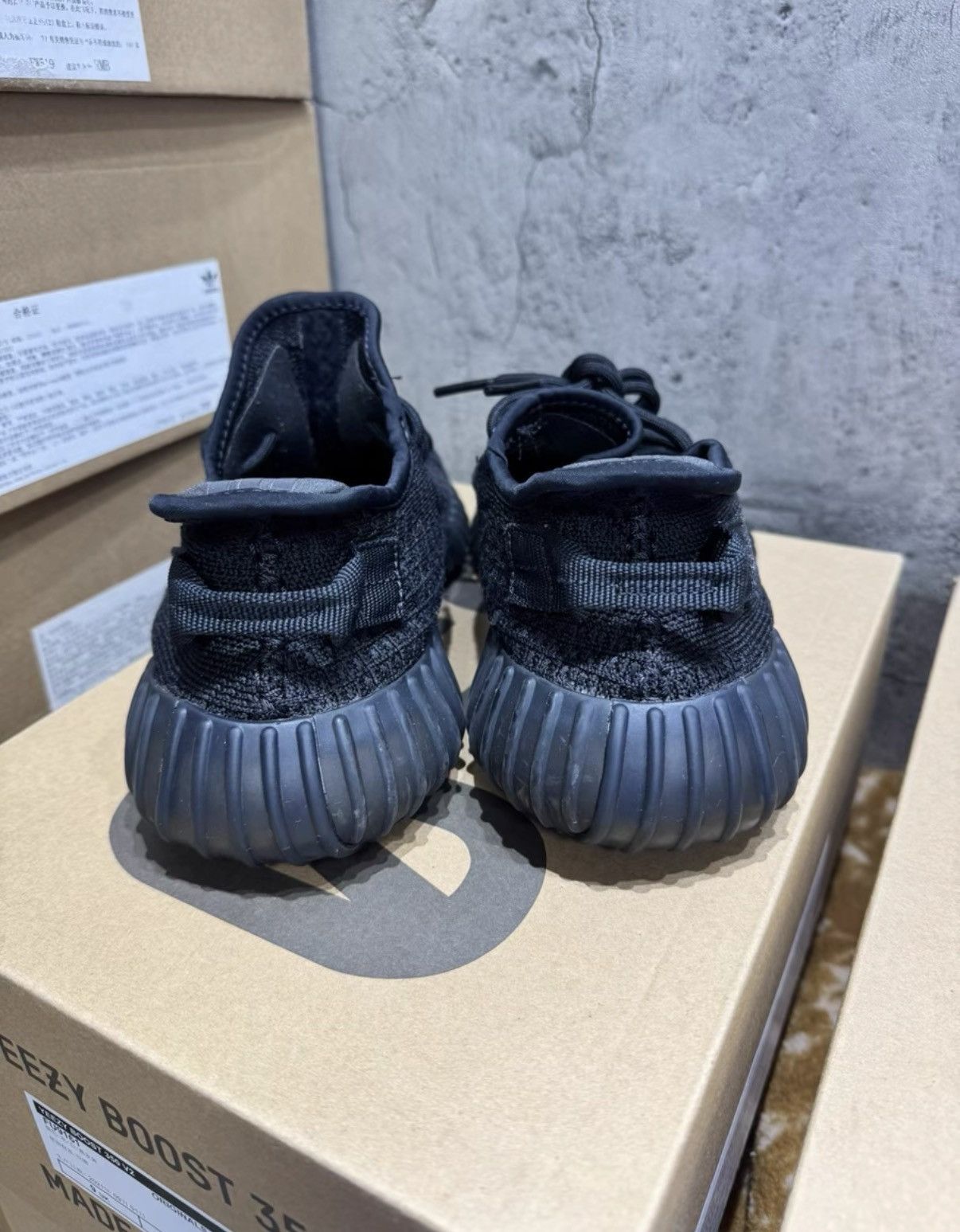 Adidas Adidas Yeezy 350 V2 Onyx HQ4540 K37 Size US 9 / EU 42 - 5 Thumbnail