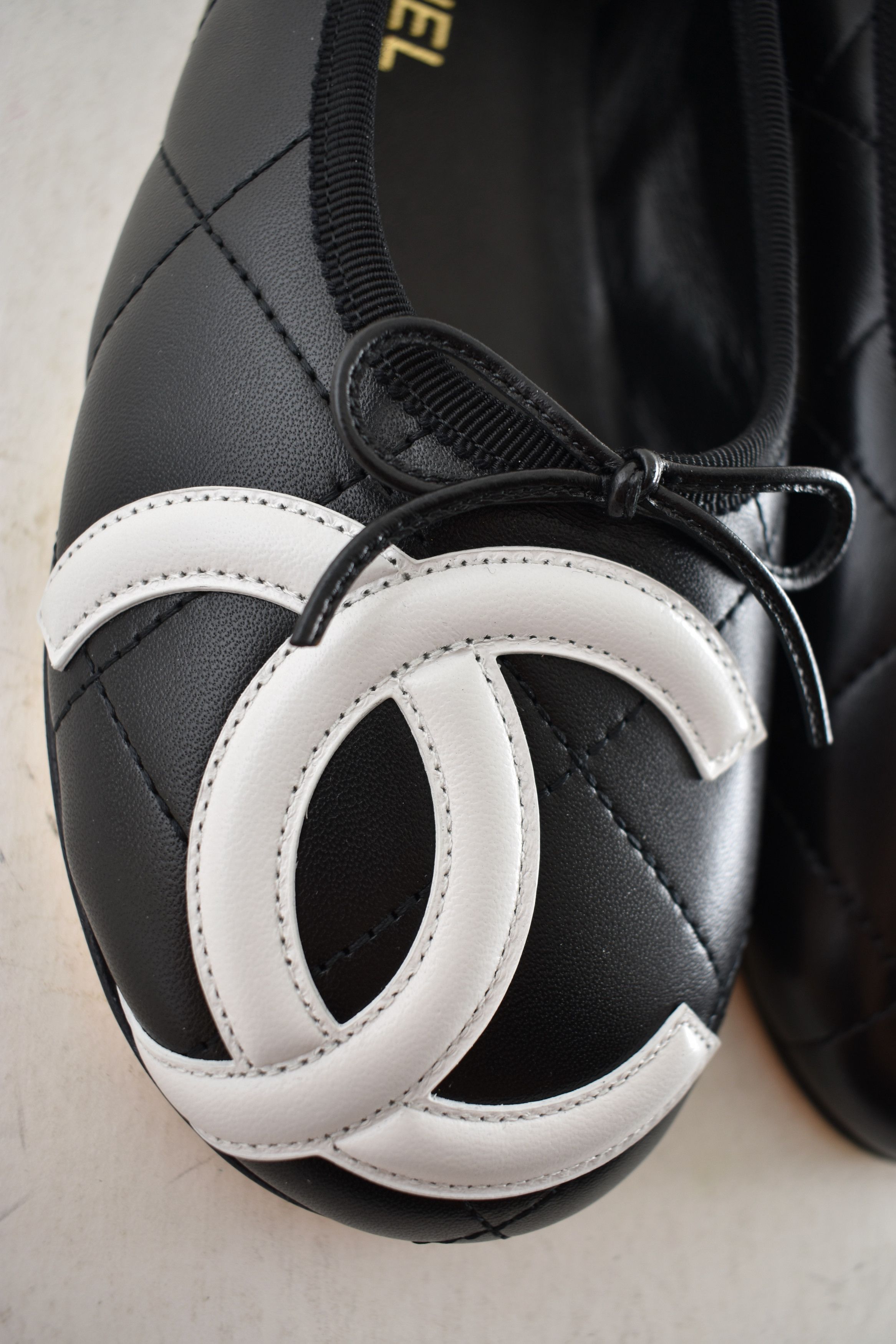 Chanel 26M Coco Beach Cambon White CC XL Ballet Ballerina Flat 37 Size US 7 / IT 37 - 5 Thumbnail