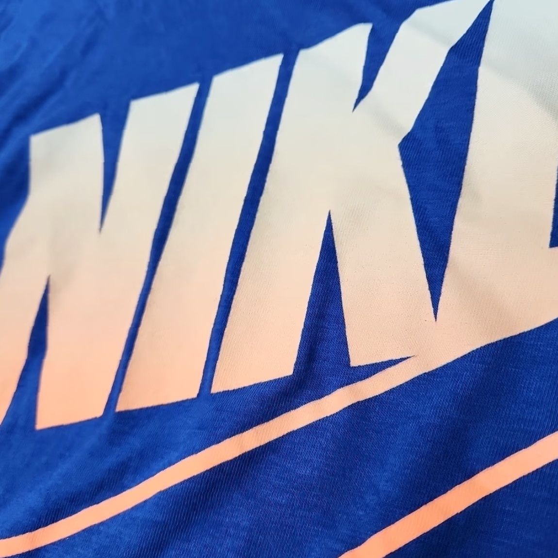 Nike Nike Shirt Women XL Blue w/ Pink Ombre Fade Logo Loose Fit Round Neck Regular Short Sleeve T-Shirt Nike Brand Size XL / US 12-14 / IT 48-50 - 4 Thumbnail