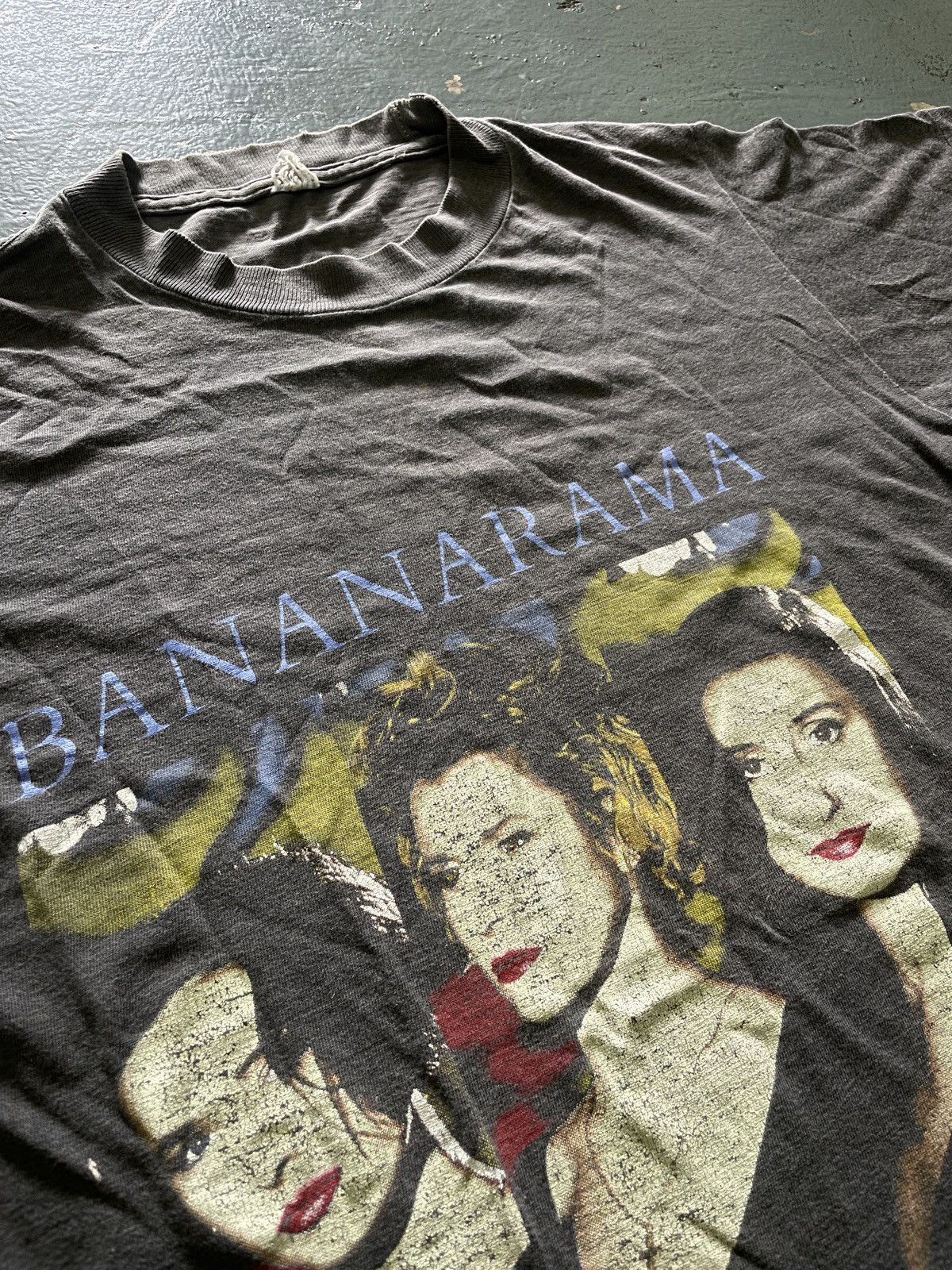 Band Tees × The Unbranded Brand × Vintage Vintage 80s Bananarama World Tour Band Tees Size US S / EU 44-46 / 1 - 2 Thumbnail