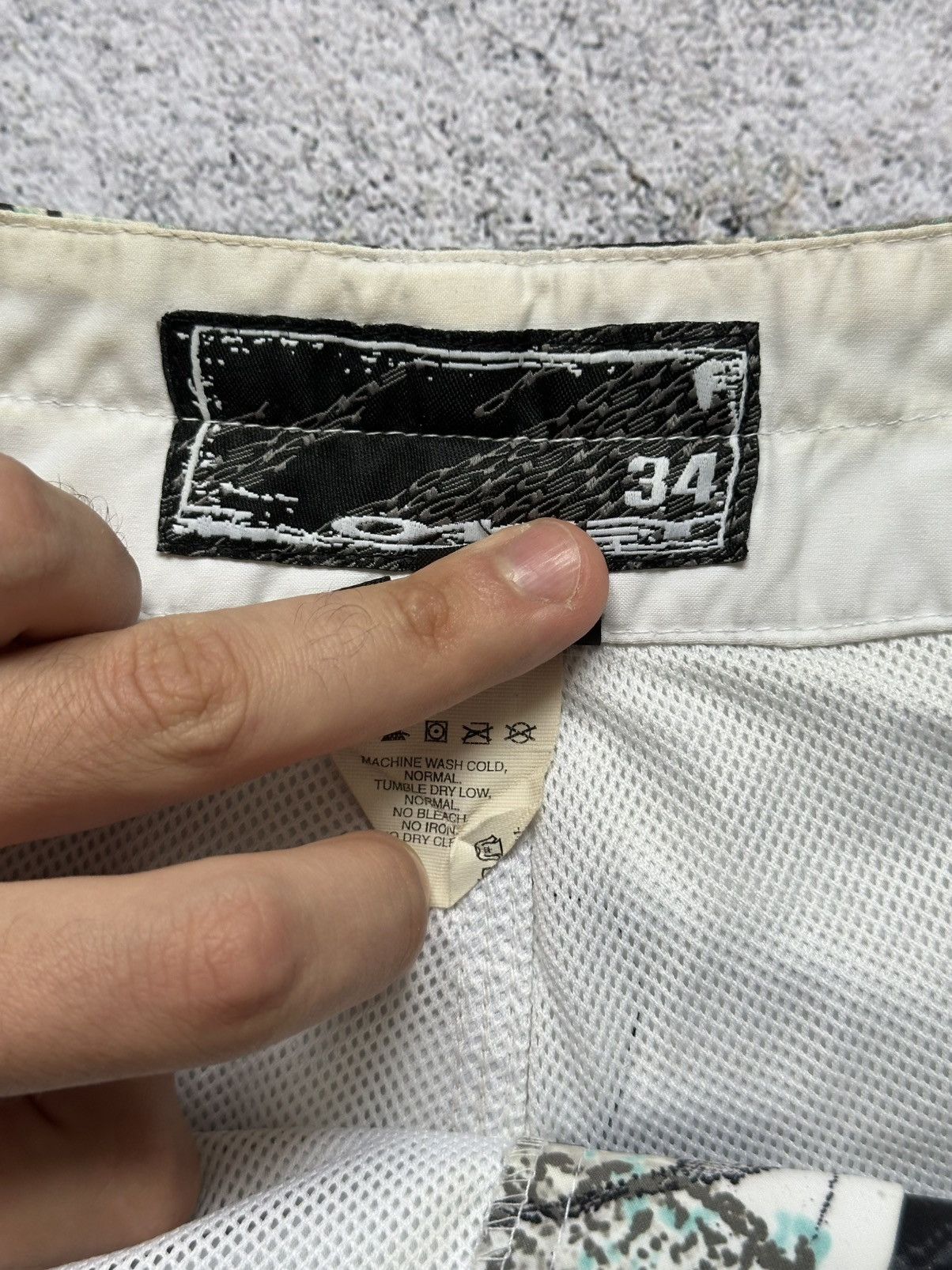 Oakley Vintage Oakley Y2K Shorts 34 Size Fit Size US 34 / EU 50 - 12 Thumbnail