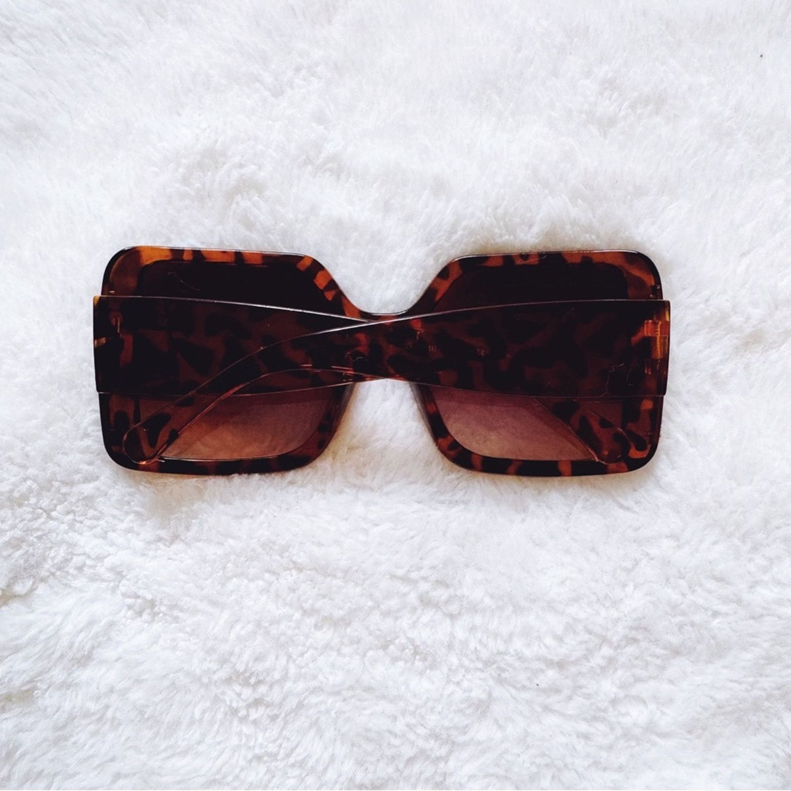 Other Junia Tortoise Brown Oversized Sunglasses Size ONE SIZE - 11 Thumbnail