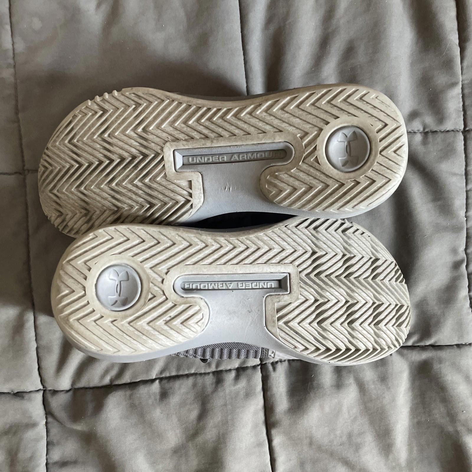 Under Armour Under Armour Unisex Drive 4 Low Gray 3000086-110 SZ 9M Size US 9 / EU 42 - 3 Thumbnail